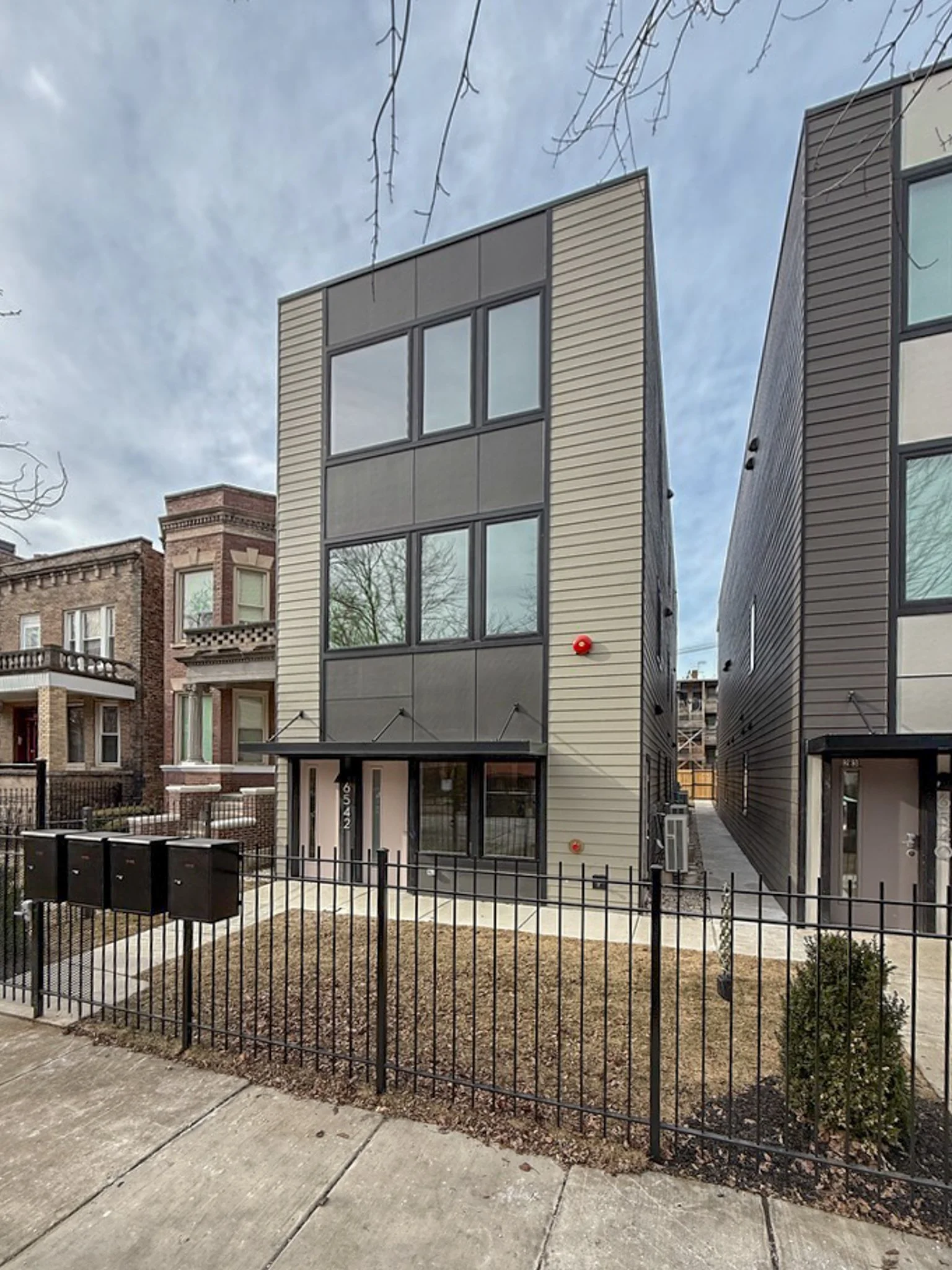 Complete: Southwest Woodlawn: Minerva 4-flat 