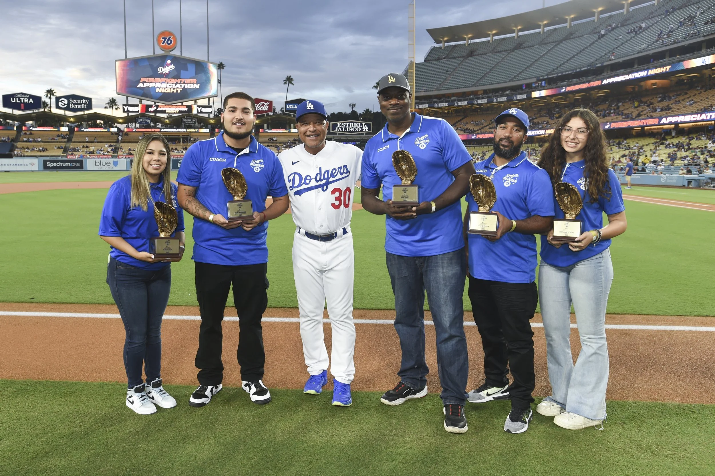 Up2Us Coaches Pamela and Blair Named Dodgers Dreamteam Coaches of the Year
