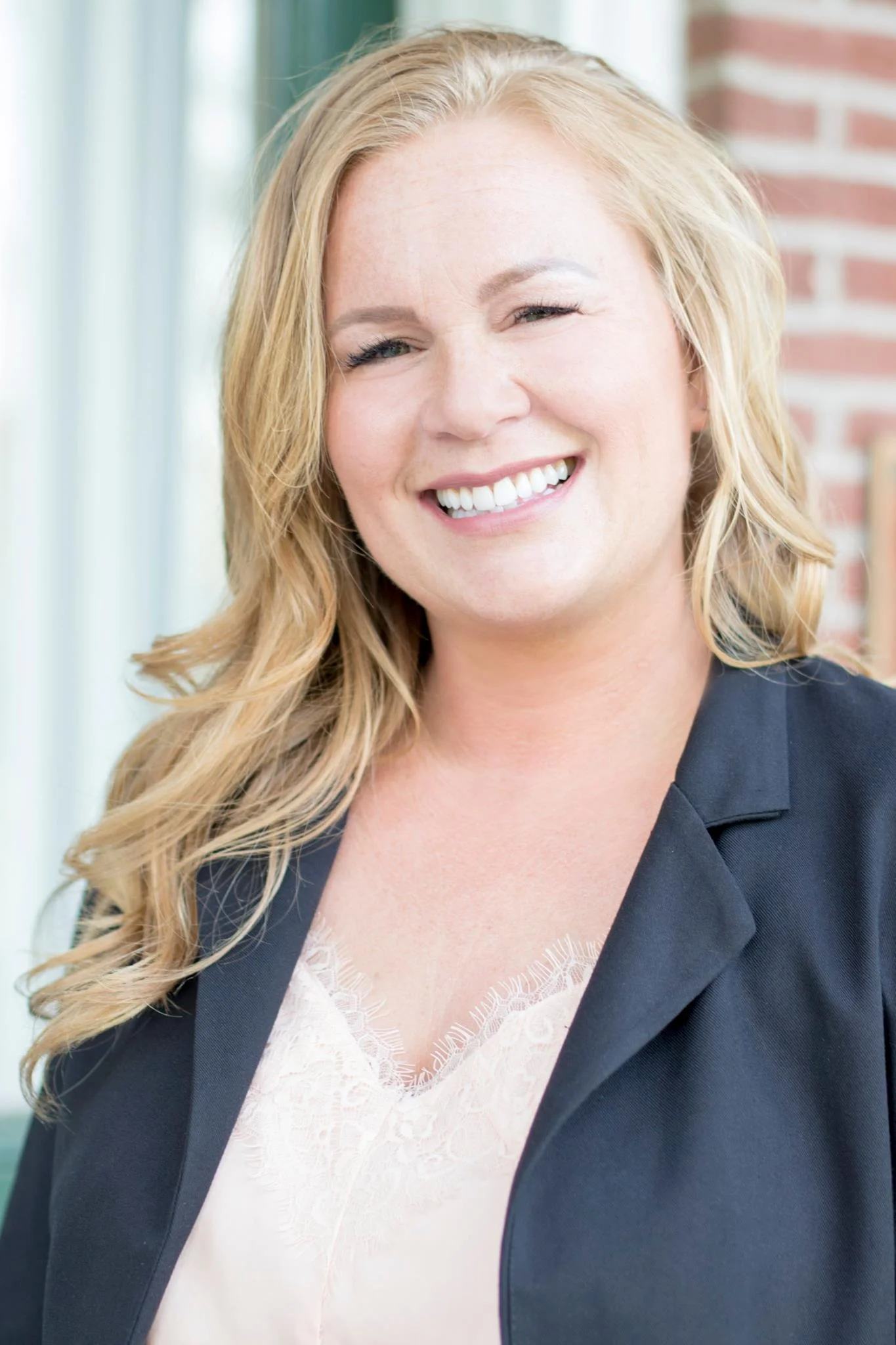 NICOLE BUCKLEW