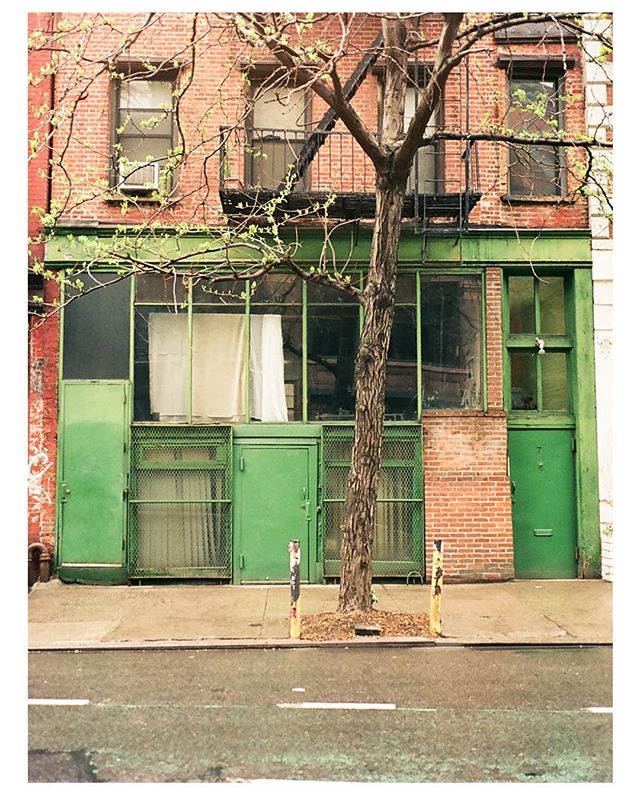 If you know this little building on Bleecker Street you know of the man who lived here for years. ⁣
⁣
I was fortunate enough to meet Robert Frank in the most New York of situations in 2012. I was taken over to his studio by a dear friend of his to he