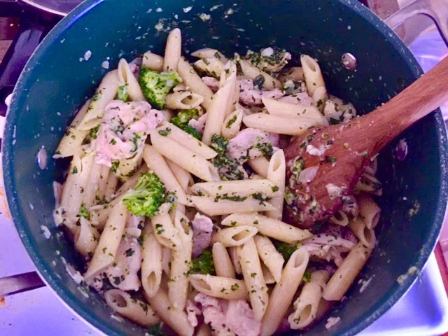Ingredientslb of pasta ( since I love pennes, I went with penne)3 tbs of butterolive oilcrown (or so) of broccolisalt and ground pepper (in abundance)2 handfuls of basil leaves6-9 garlic cloves(5 for pesto, and others for sautéing chicken)sm amount …