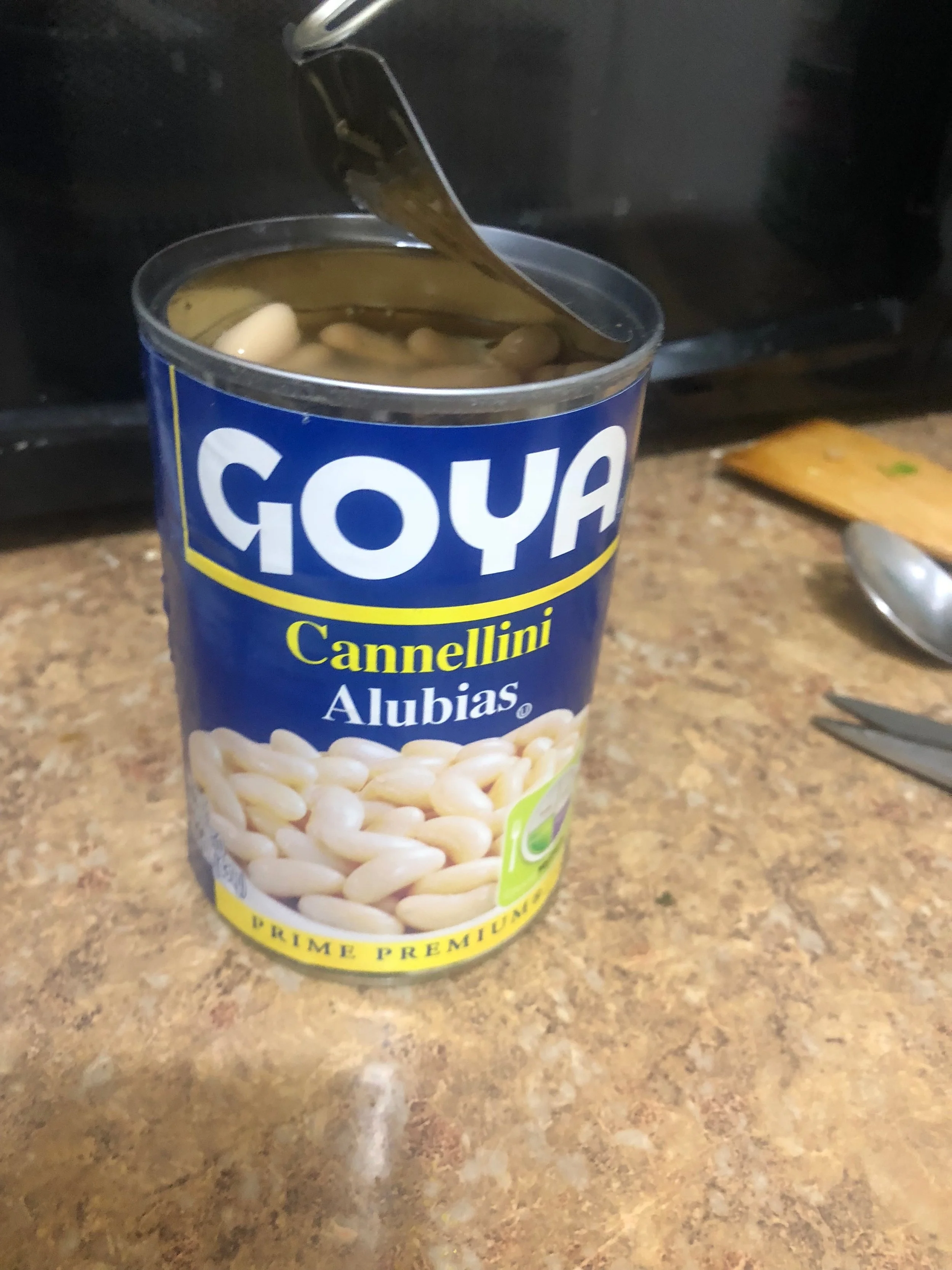 Open and drain the three cans of cannelloni beans. Turn soup on to medium heat and cook for 7-13 minutes, careful not to miss the opportunity to have the vegetables release their flavors in abundance.