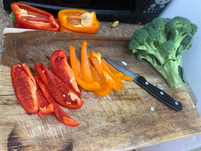Clean 0.5 of each of the peppers and take 5-6 florets of broccoli off the broccoli crown