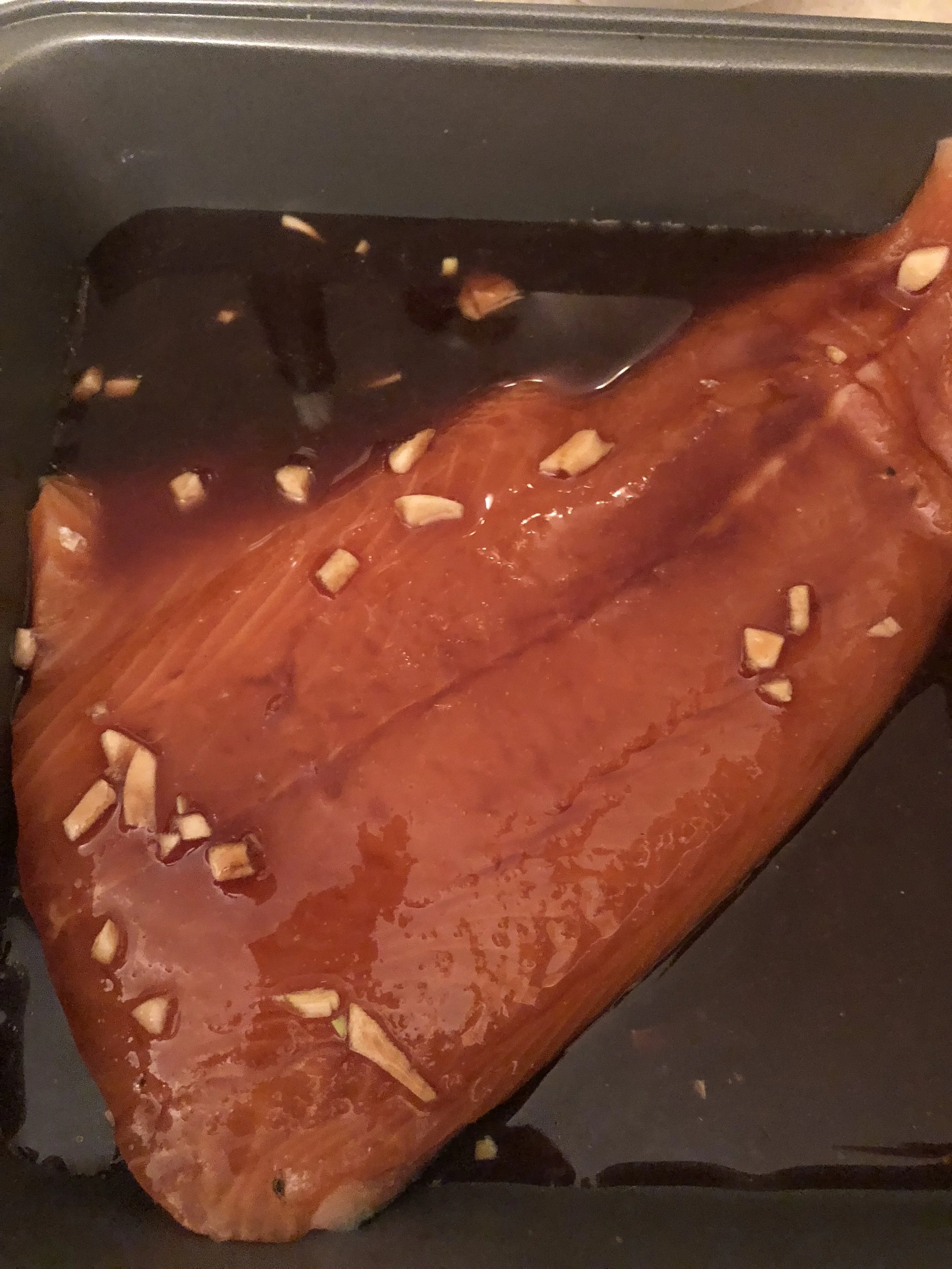 Pour the marinade over the salmon steak.