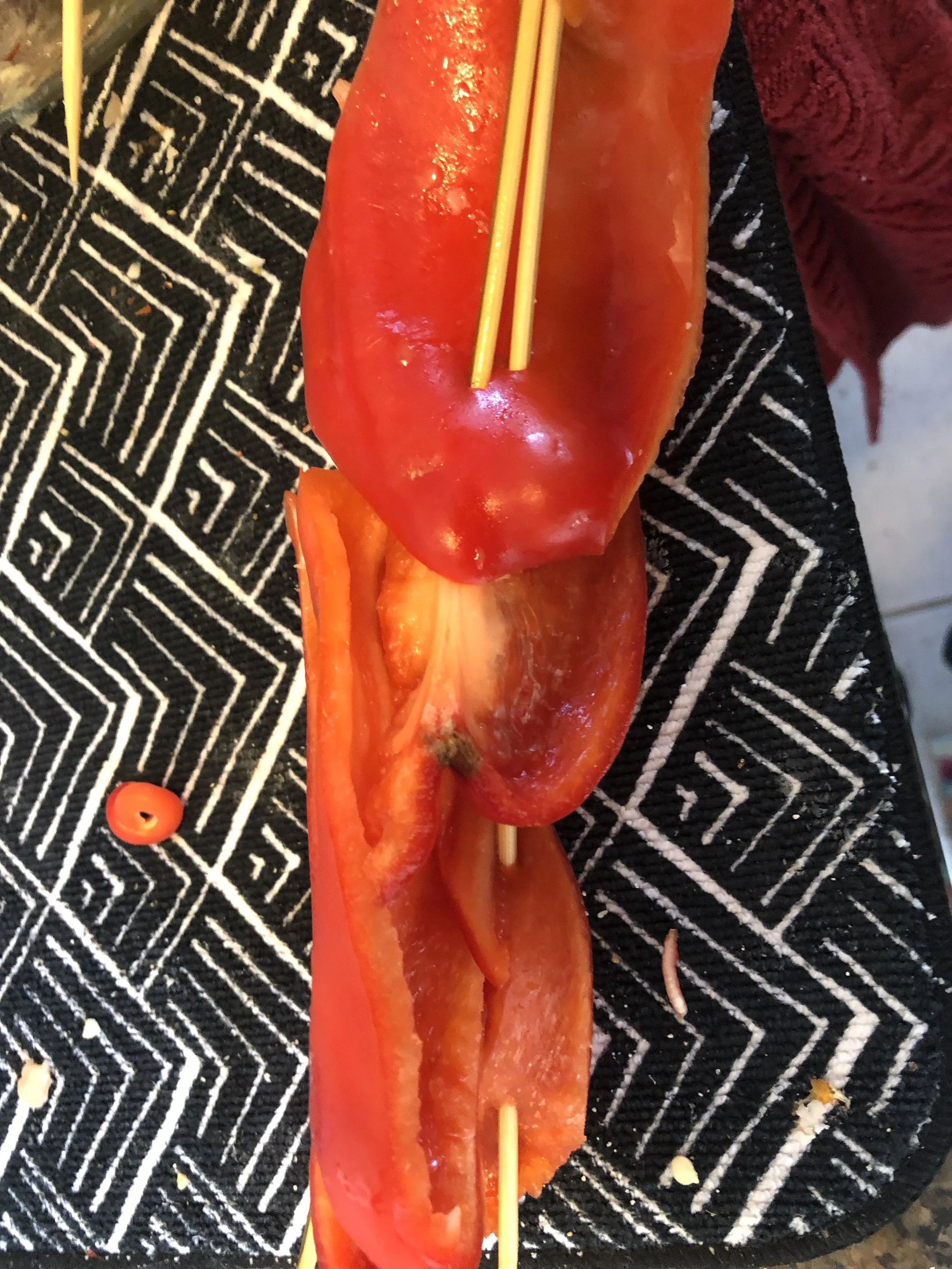 Slice the red pepper into 5-6 pieces and thread onto the remaining shish kebab stick. coat with olive oil and season with salt and pepper.