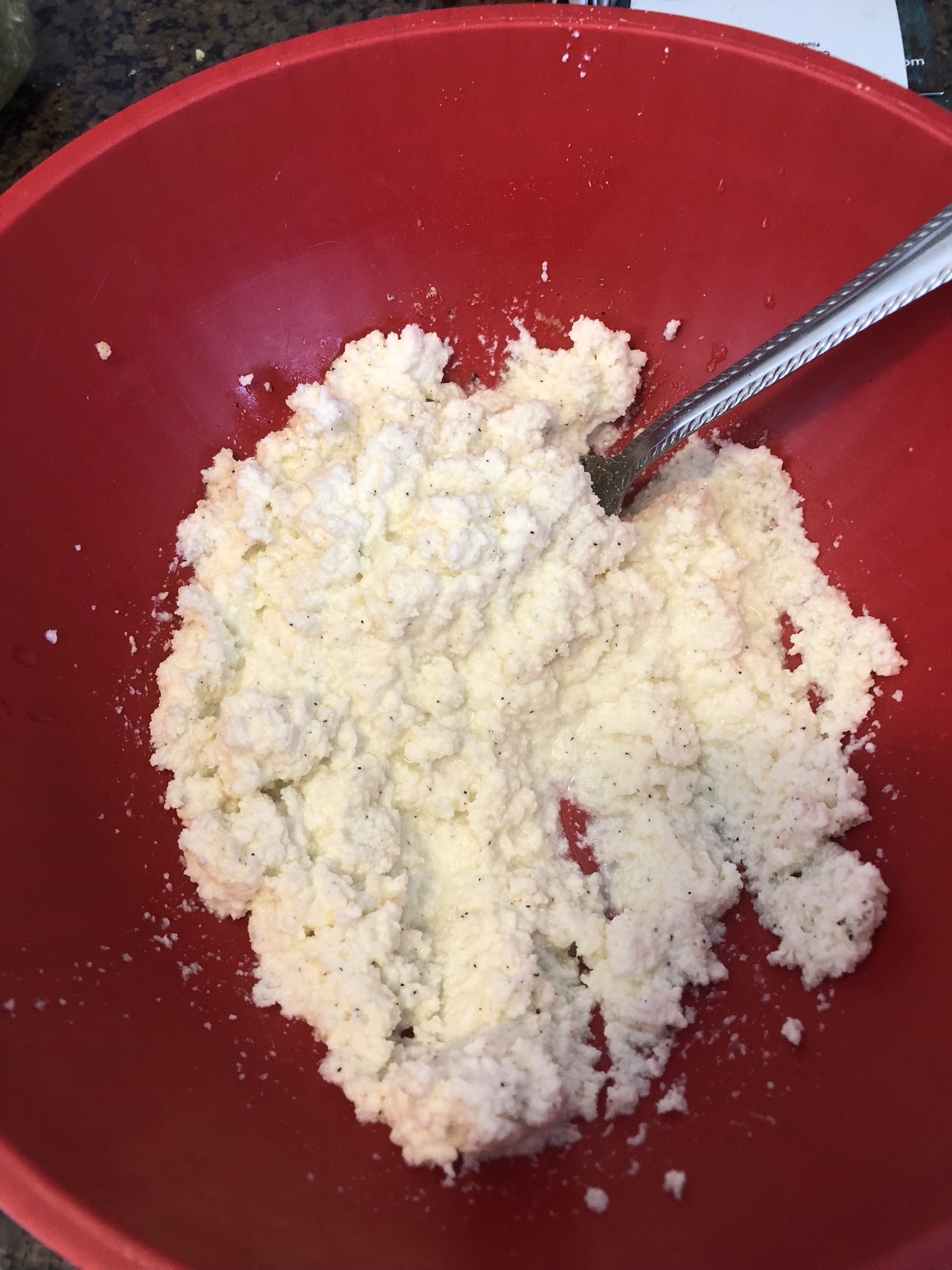 Take your ricotta and add powdered garlic and grated parmesan cheese, with additional salt and pepper to taste. This is your filling.Follow the steps documented in the previous recipes for ravioli and use this schedule of turns on your hand crank pa…