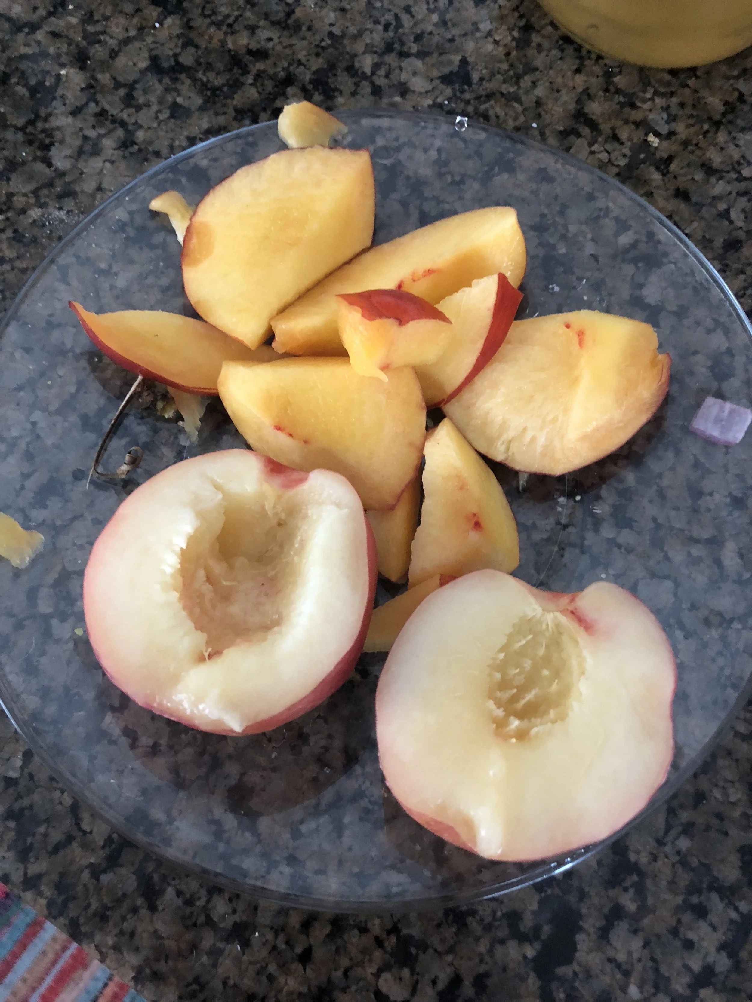 Cut the nectarines in grill-able (should be a word) pieces.