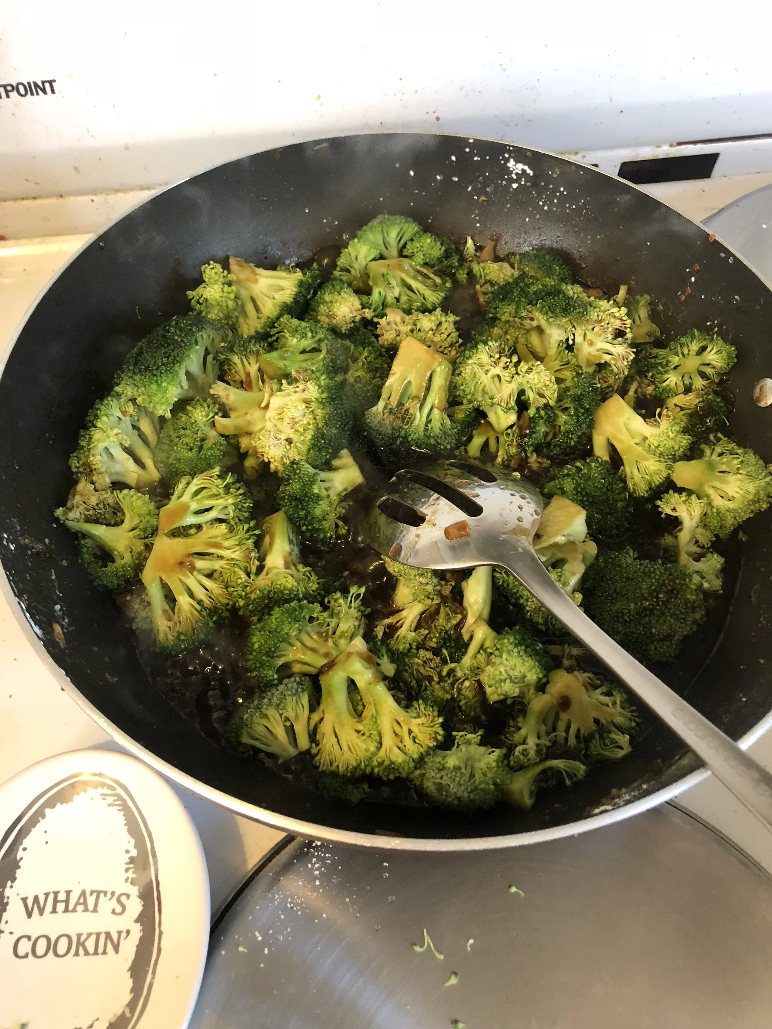 Add the broccoli to the pan and add the reserved liquid. Cook for 5-6 minutes and then add the beef. Stir and serve hot!