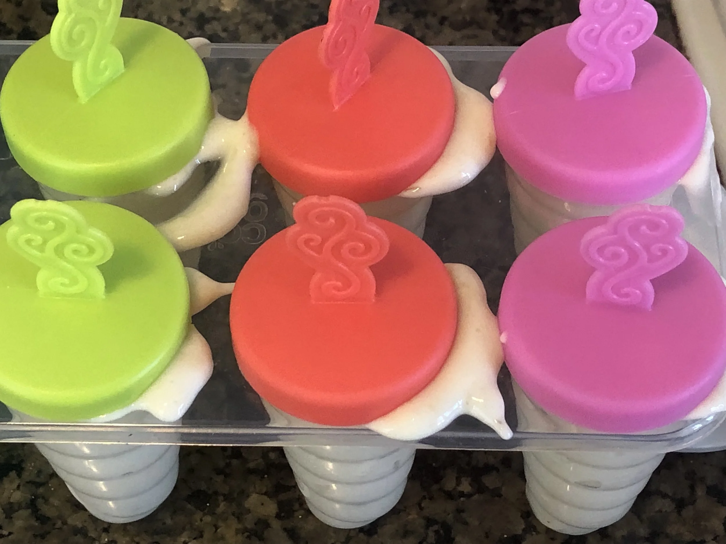 Ingredientscup of Greek vanilla yogurt or traditional vanilla yogurtcup of bananas, (apex 2 sm bananas)for strawberry version - 5-6 good strawberriestsp of vanilla