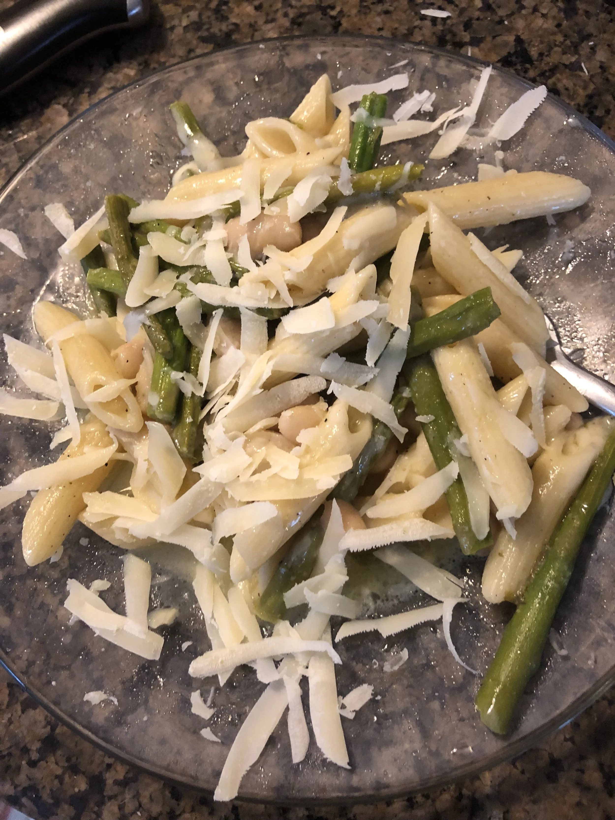 Ingredients2 bunches of asparagus05. cup of grated parmesan with more to servelb of medium penne (but other shapes would also work)cup of cannelloni beans2 tsp of ground cayenne pepper3 cloves of garlic5-6 tbs of olive oil (you might not use all of …