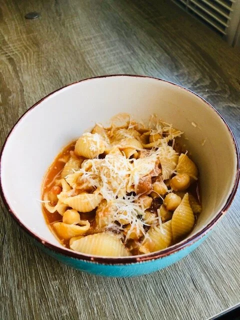 Ingredientscup of crushed tomatoescup of medium shaped pastacan of chickpeasmedium red onion3 cloves of garlictrig of rosemary3 tbls of Parmesan cheesetbls of buttertbls of olive oil