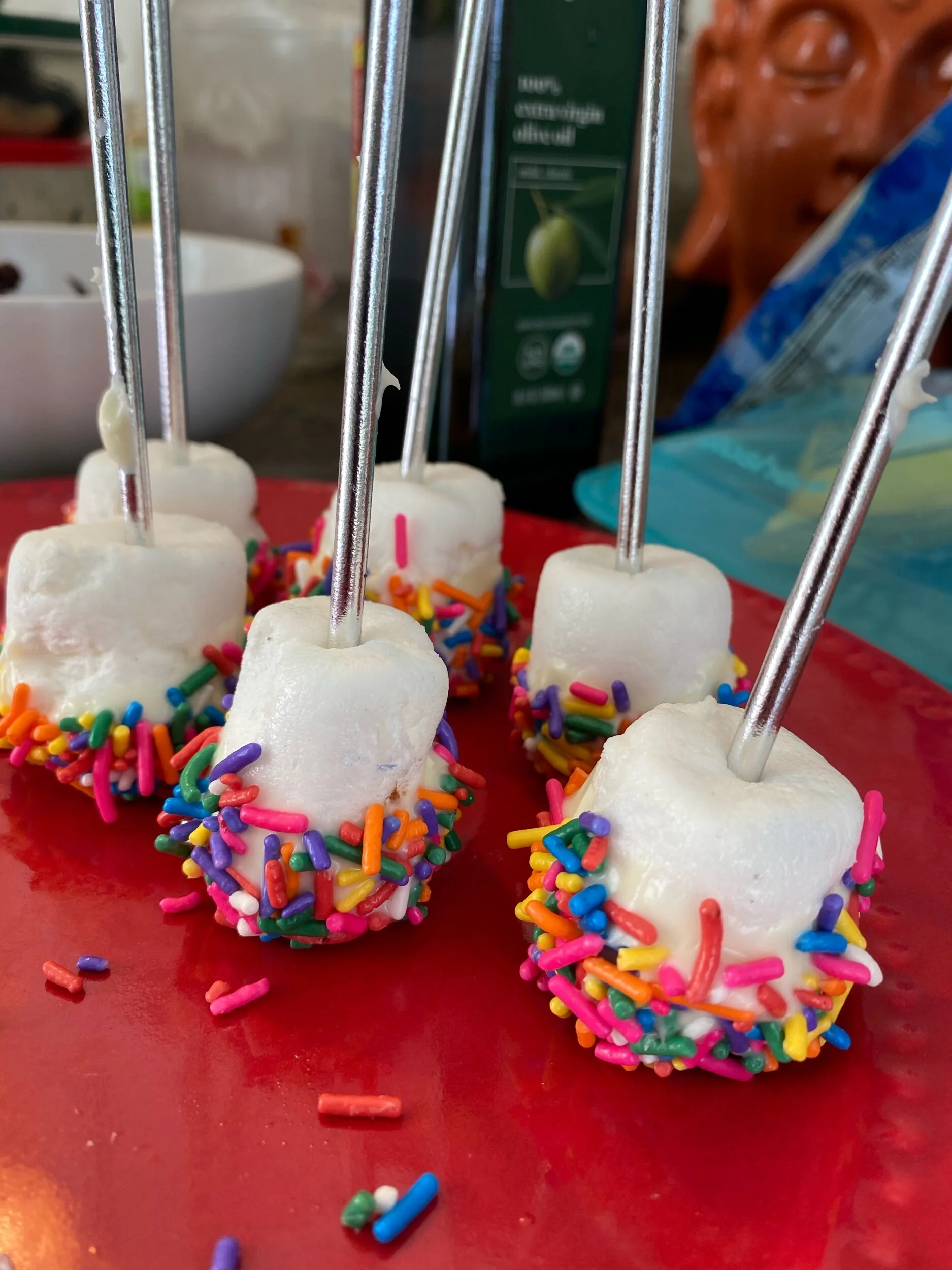 Finished white chocolate dipped pops