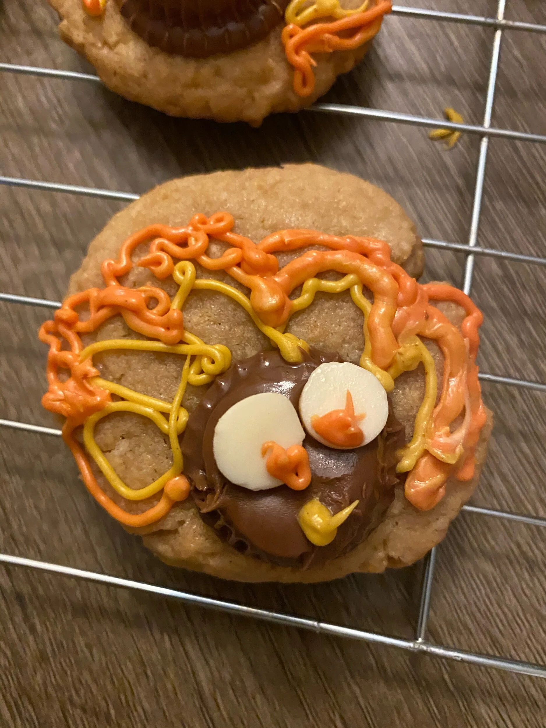 Yes, the chocolate chips as eyes are very endearing and I am not stranger to adding complexity to my recipes, but I was concerned about transporting them…