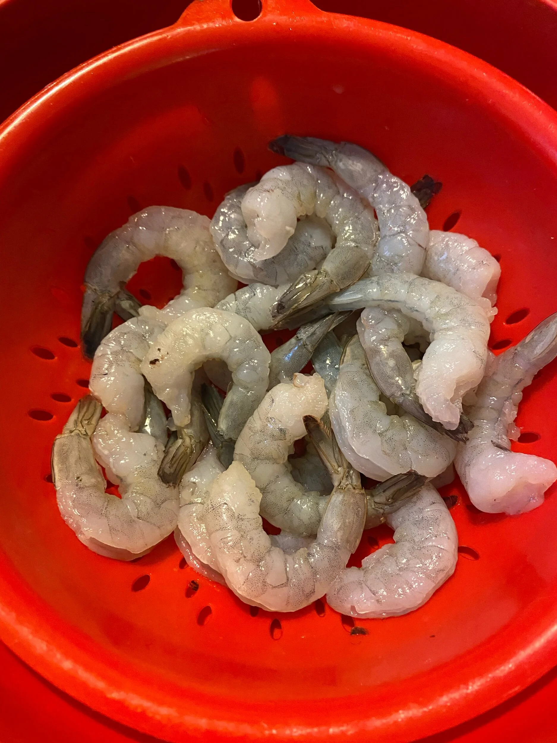 Salt your shrimp and let them sit for 15 minutes. While they are marinating. make your shrimp stock (follow instructions in source recipe ) or bring your prepared chicken stock to boil in your medium saucepan. When boiling, add the peas and cook for 2 minutes. Remove the peas with a slotted spoon, reserve, and set aside 0.5 cup of whatever stock you are using.