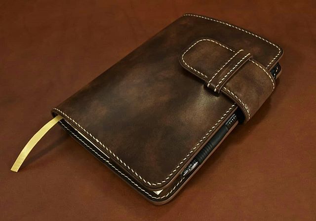 Refillable journal cover available for purchase. Light brown museum calf
#leather #journal #journaling #journalcover #Handmade #writing #handsewn