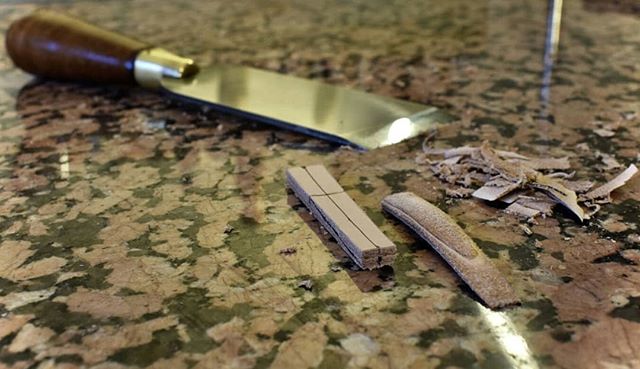 Making of an alligator watch band. Shaping the padding, preparing the lining and cover.
#handmade #bespoke #custom #alligator #watchband #watchesofinstagram
