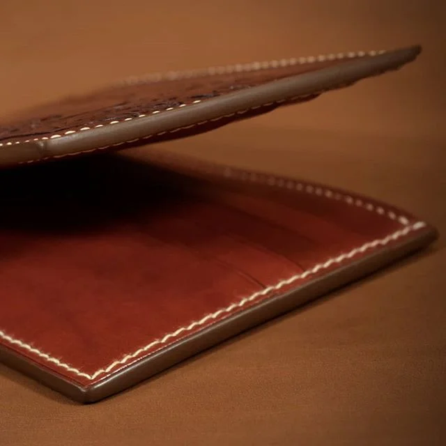So smooth
#edges #smooth #time #patience #care #details #wallet #bifold #billfold #leatherwallet #leathergoods #fineleather #leatherwork #handmade #handcrafted