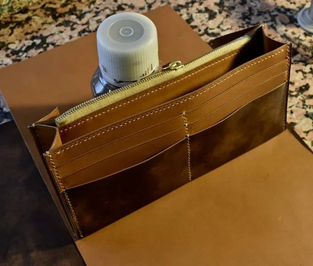 Cover and interior ready to be glued and sewn.
Next stop: finished photos
#leathergoods #calf #Italianleather #frenchleather #luxuryleather #bespoke #custommade #wallet #clutchwallet #handbag #accessories #design #details