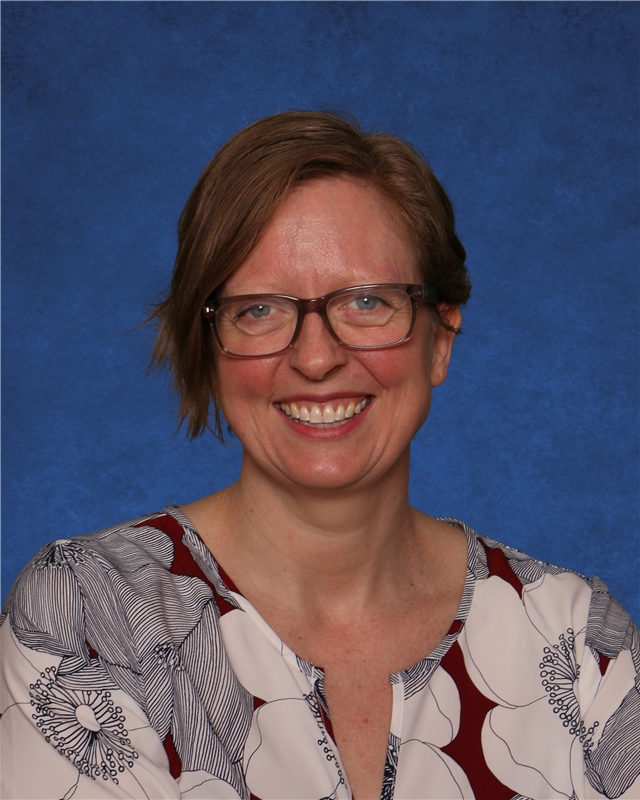 Poppy O'Neill , Seagulls Lead Teacher Ms. Poppy joined the MDS staff in August 2015. She grew up in the great state of Maine and moved to Brooklyn upon graduating from Vassar College. Previously, Poppy taught English Language Arts in a middle school in Brooklyn after getting her masters from Brooklyn College. She is now working on her Master's in Early Childhood Education from Brooklyn College. When not teaching, Poppy loves to read, knit, craft, bake cookies, and go on adventures with her family. Poppy’s two sons are former MDS students; one a former Seagull and one a former Dragonfly.