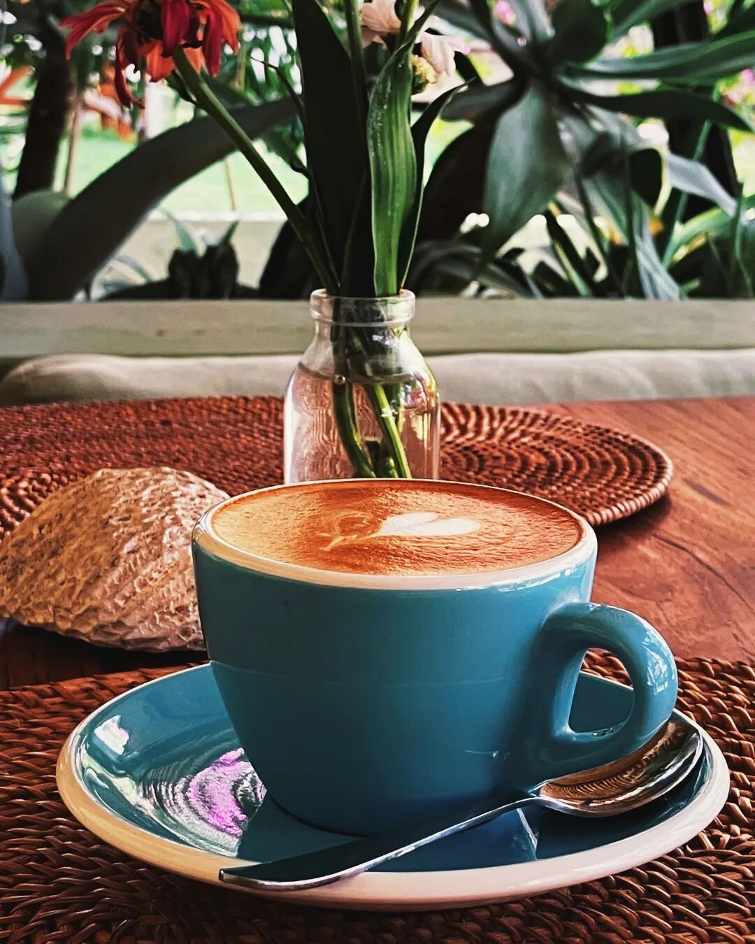 The classic.
Do it right, or dont do it at all 😉

#mulemalu #tropicalstay #cappuccino #bali