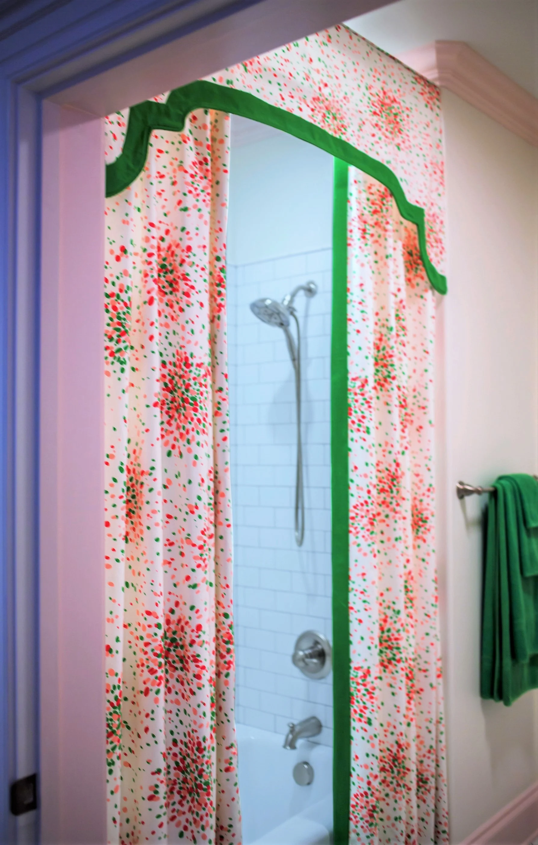 ellebrightdesigns.kidsbath.luludkjellybean.showercurtainvalance.pinkandgreen