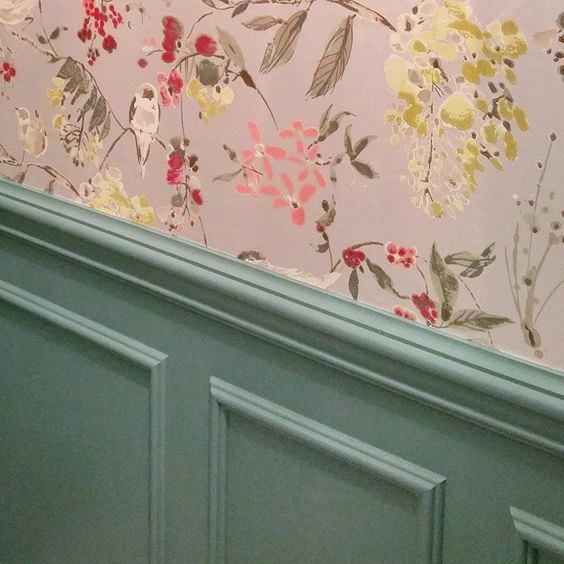 ellebrightdesigns.powderbath.ninacampbellwallpaper.paintedtrim