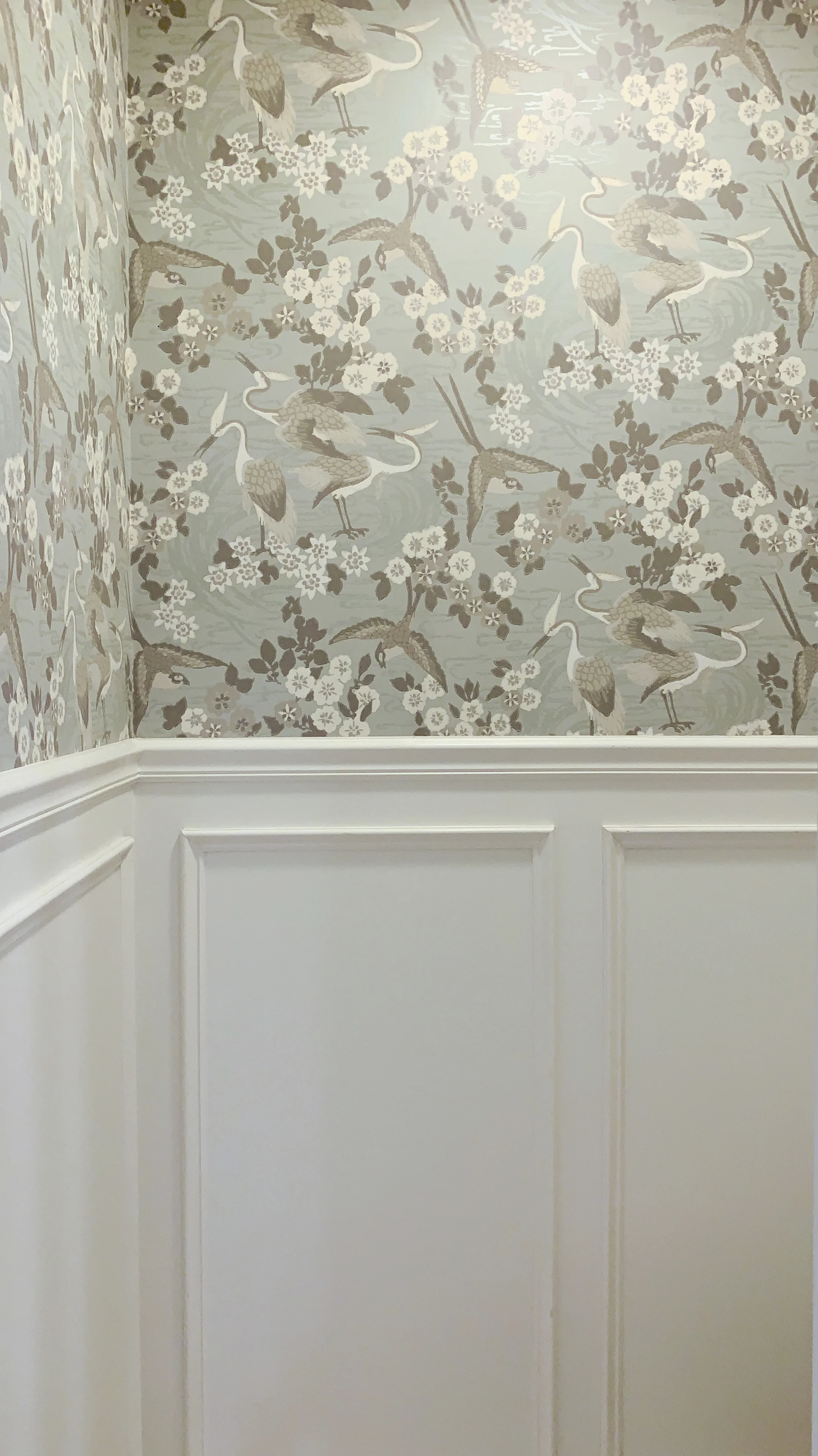 ellebrightdesigns.wainscoting.cranewallpaper.bathroom