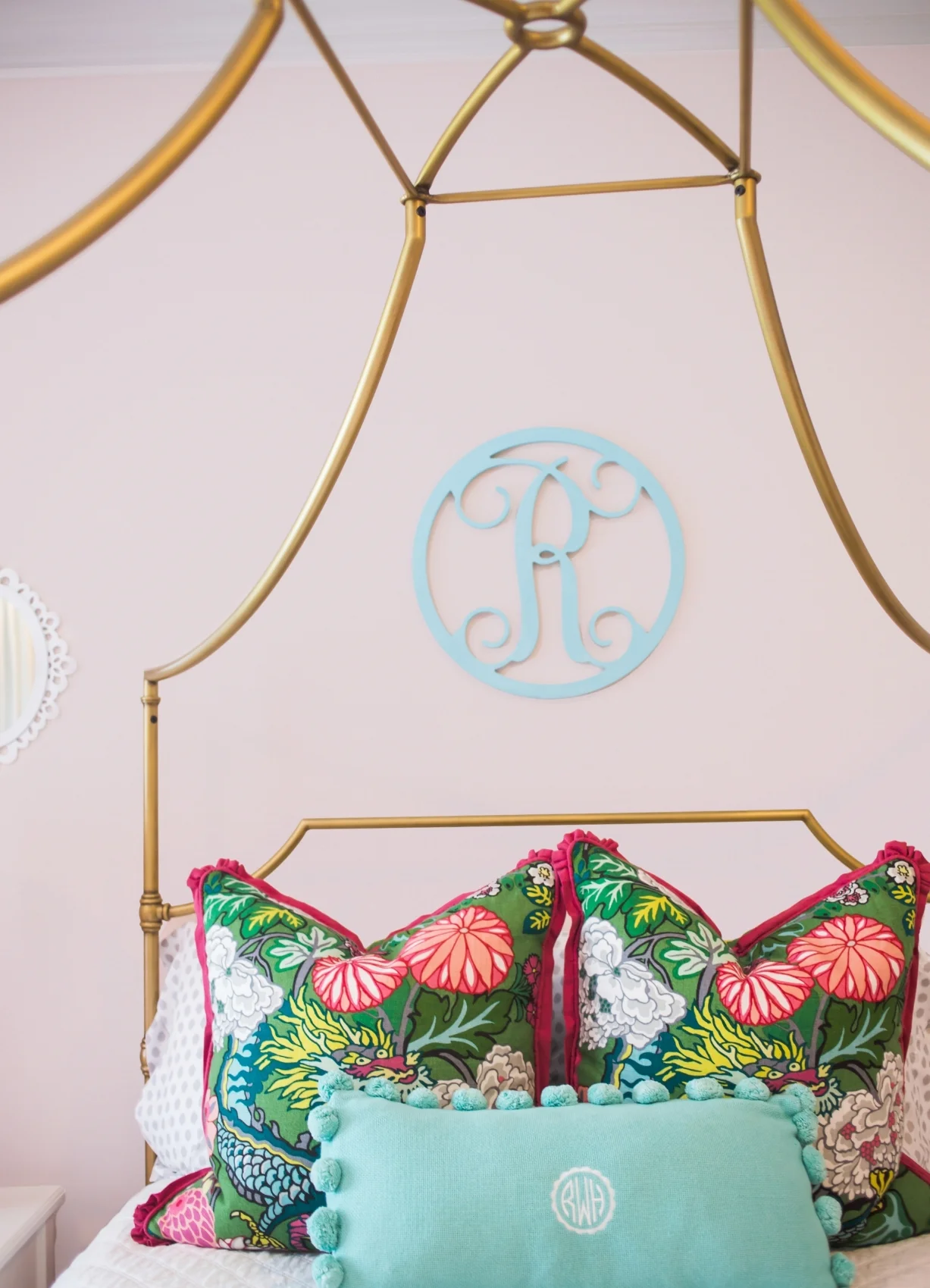 ellebrightdesigns.kidsroom.chiangmaidragon.pinkbedroom