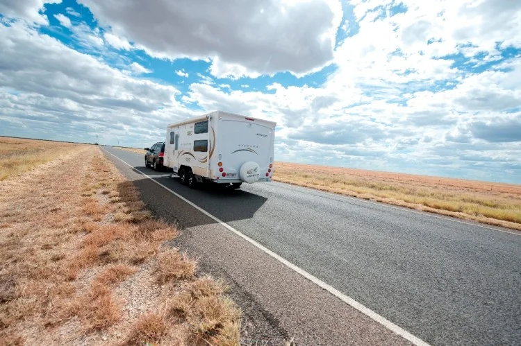 Caravan-flinders-highway-750x499.jpg