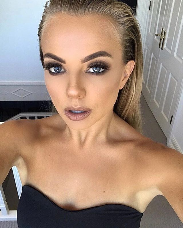 When your clients are this HOT🔥 
@_sammy_jo_ you&rsquo;re another level woman! 
@marcbeauty scandalust palette 
@anastasiabeverlyhills #browwiz taupe
@maccosmeticsaustralia give me sun 
@ctilburymakeup iconic nude 
ALL MAKEUP BOOKINGS EMAIL &gt;&gt;
