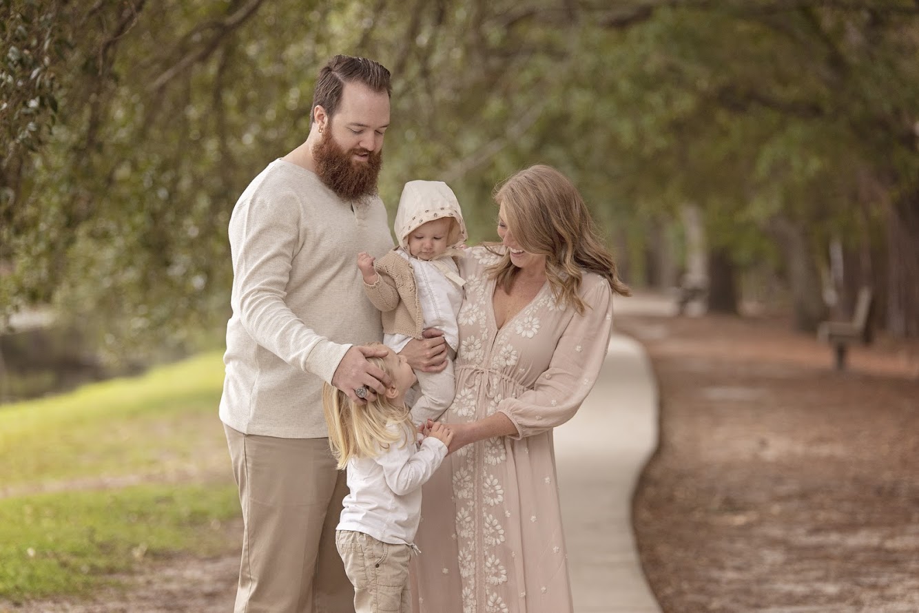 How to Dress in Coordinating Outfits for Family Pictures — Value Minded Mama