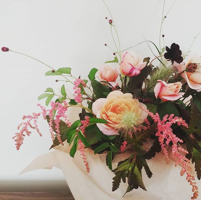 Flowers as salve for the soul.
.
.
#seattleflorist #seattlefloraldesigner #seattleweddingflowers #seattlesmallbusiness #swgm #seattlesummer #laughinggirl #laughinggirlflowers