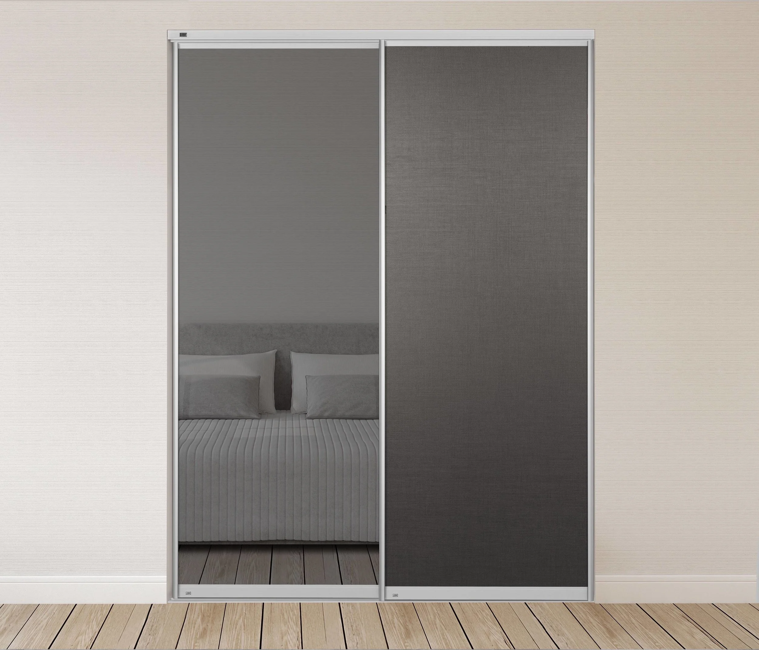 SKYVEDØRS-GARDEROBE MED SPEIL