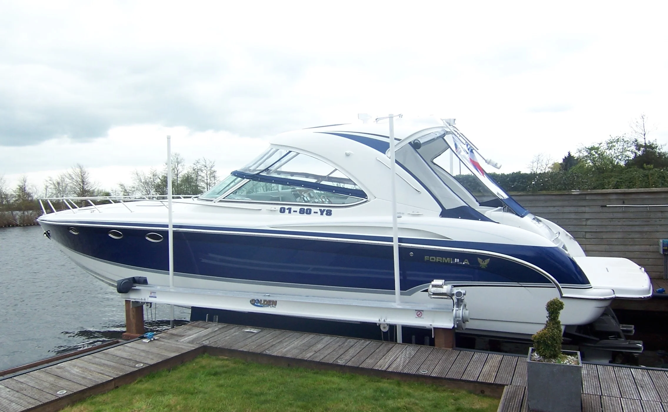 Boatlift 12ton, boat lift, boathouse lift, bootlift, boot lift, boatlifting systems, bootslift, schiffshebewerk, bådehus lift, båd elevatorer, båd lift, elevador marítimo, boatlift, elevador de barcos