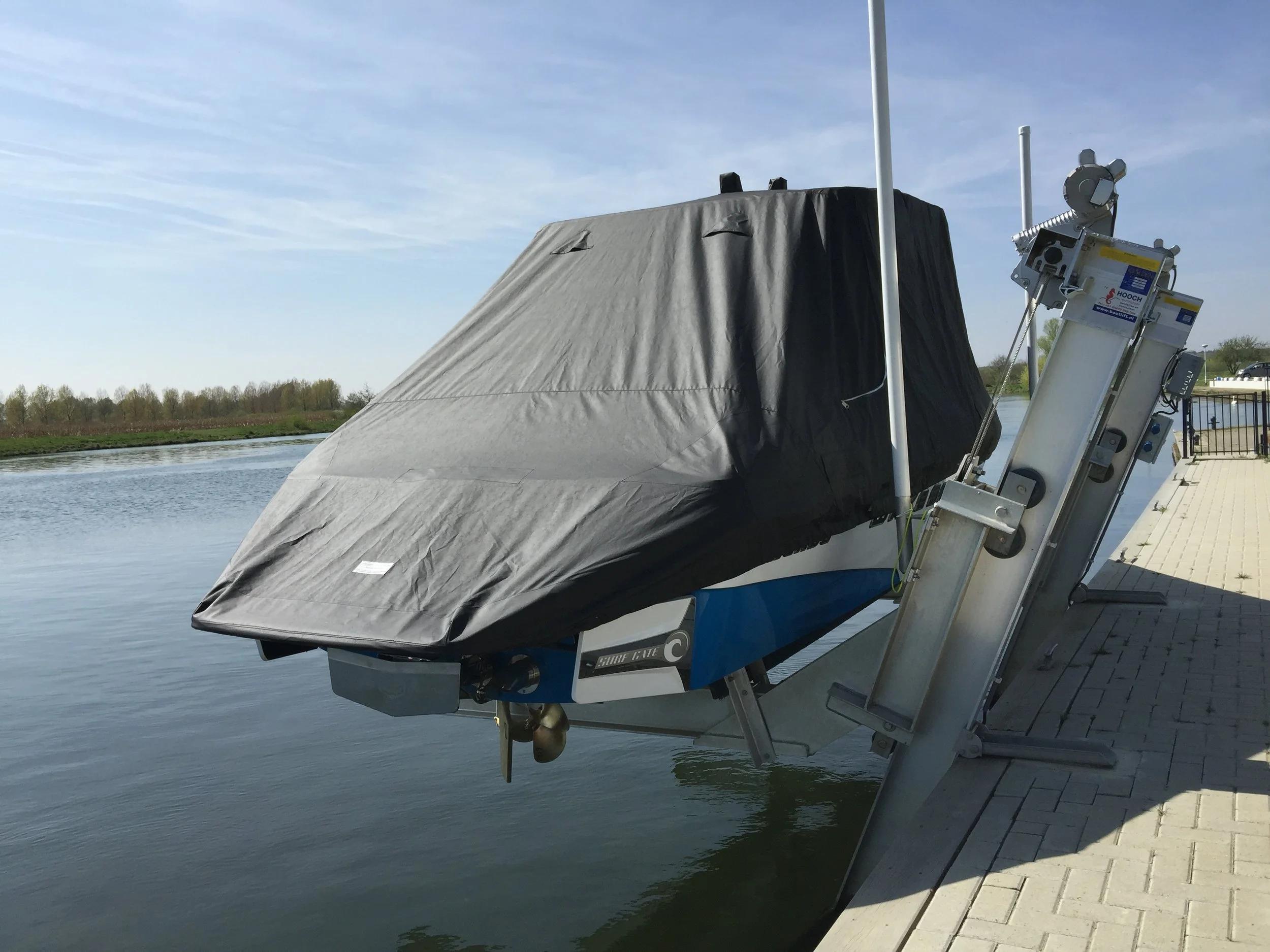 boat lift, boathouse lift, bootlift, boot lift, boatlifting systems, bootslift, schiffshebewerk, bådehus lift, båd elevatorer, båd lift, elevador marítimo, boatlift, elevador de barcos