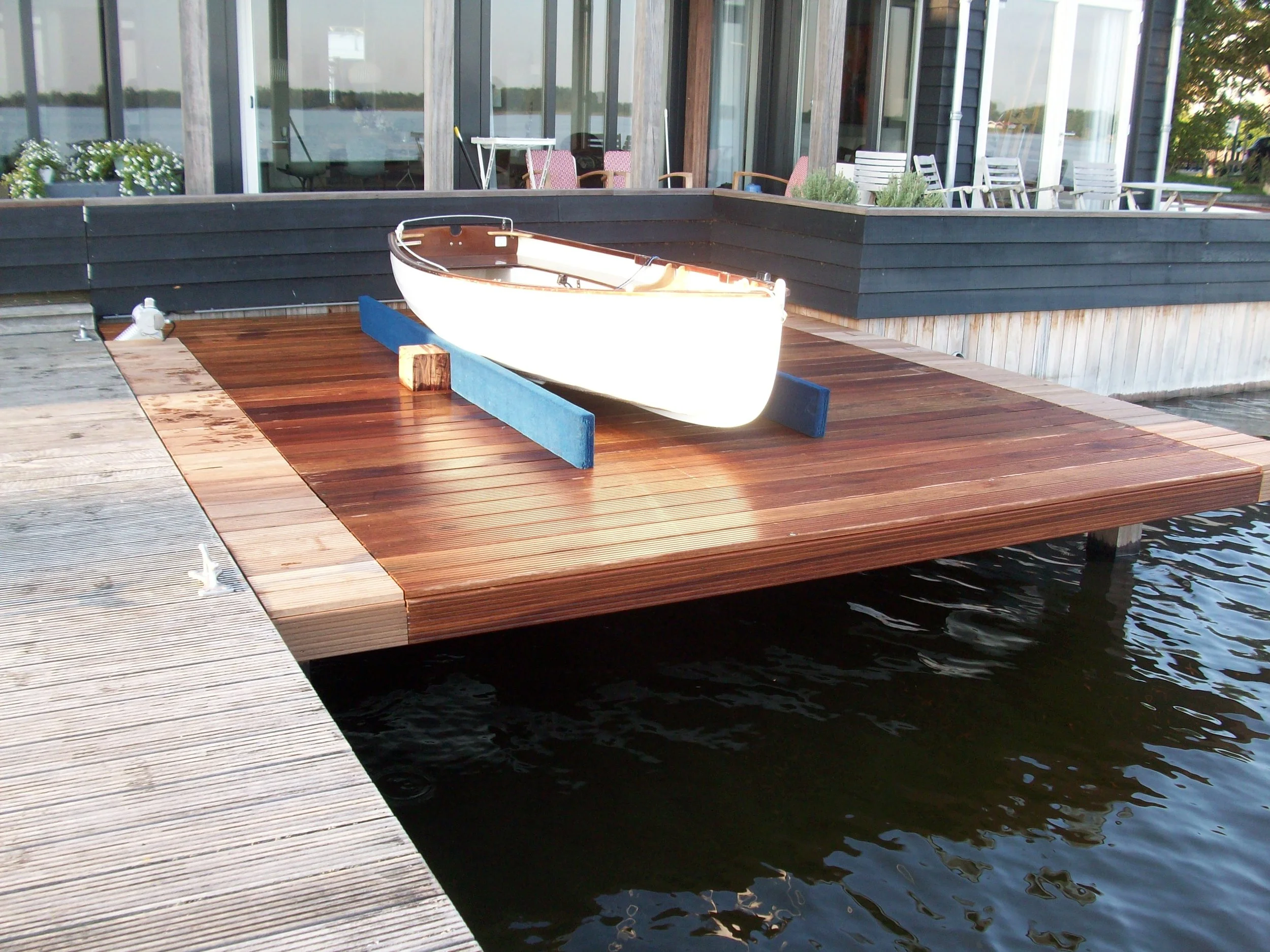 boat lift, boathouse lift, bootlift, boot lift, boatlifting systems, bootslift, schiffshebewerk, bådehus lift, båd elevatorer, båd lift, elevador marítimo, boatlift, elevador de barcos