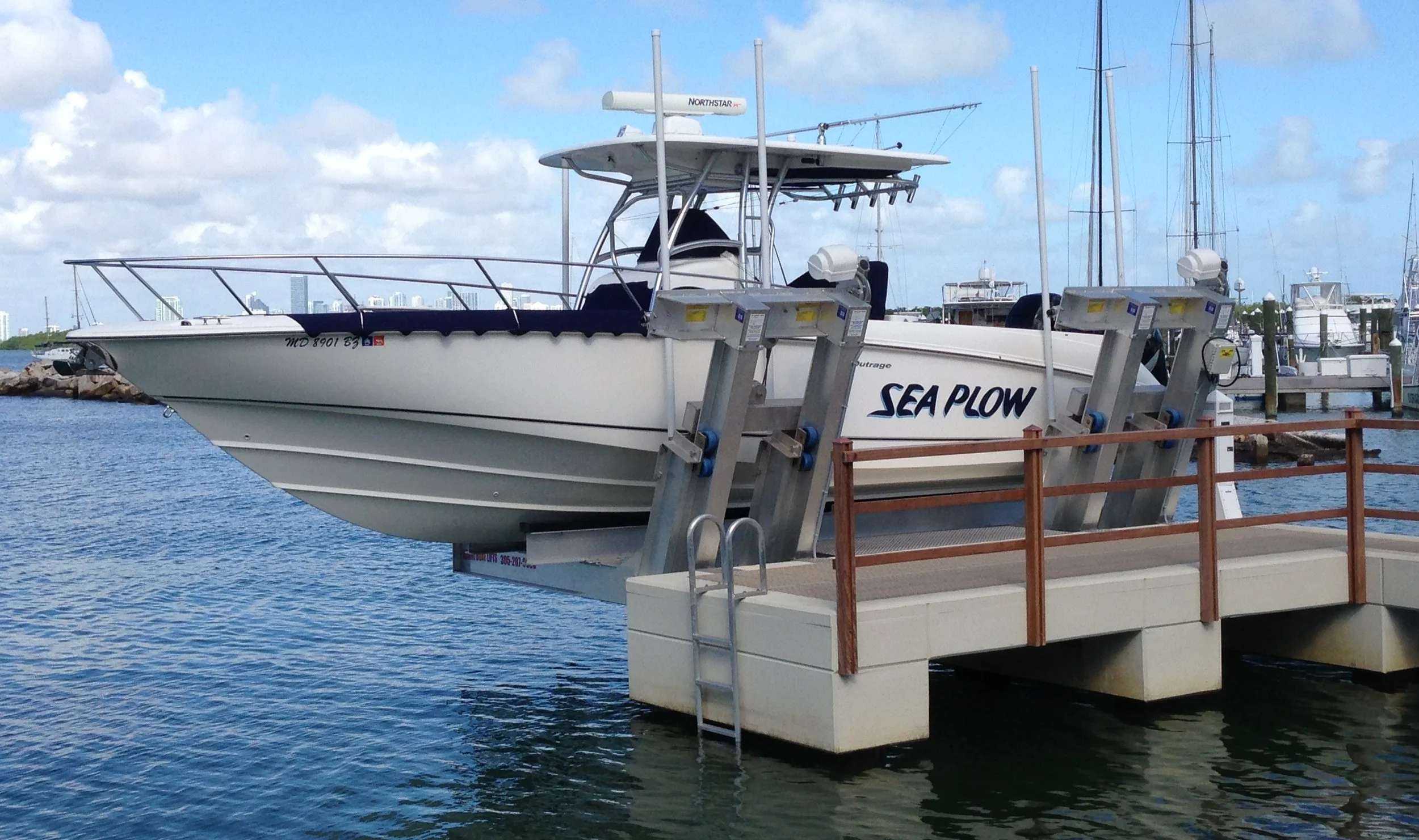boat lift, boathouse lift, bootlift, boot lift, boatlifting systems, bootslift, schiffshebewerk, bådehus lift, båd elevatorer, båd lift, elevador marítimo, boatlift, elevador de barcos