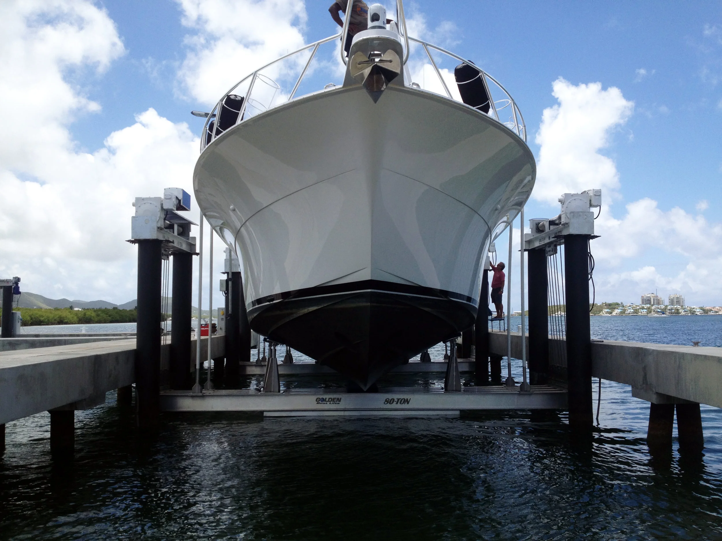 boat lift, boathouse lift, bootlift, boot lift, boatlifting systems, bootslift, schiffshebewerk, bådehus lift, båd elevatorer, båd lift, elevador marítimo, boatlift, elevador de barcos