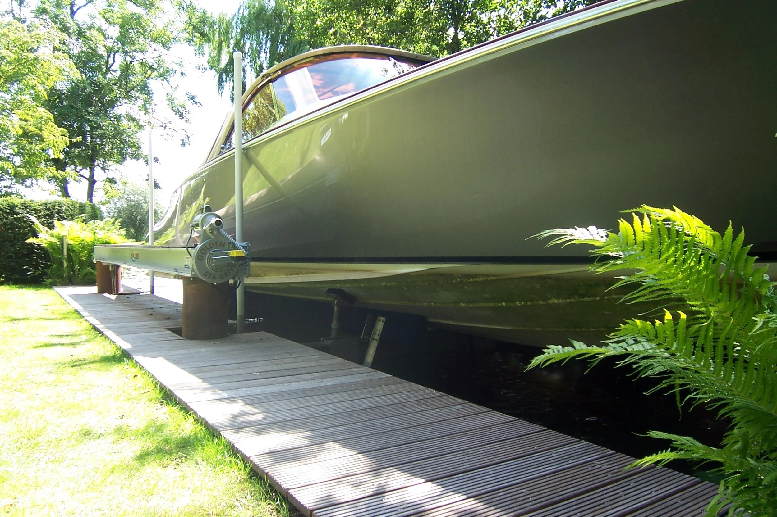 boat lift, boathouse lift, bootlift, boot lift, boatlifting systems, bootslift, schiffshebewerk, bådehus lift, båd elevatorer, båd lift, elevador marítimo, boatlift, elevador de barcos