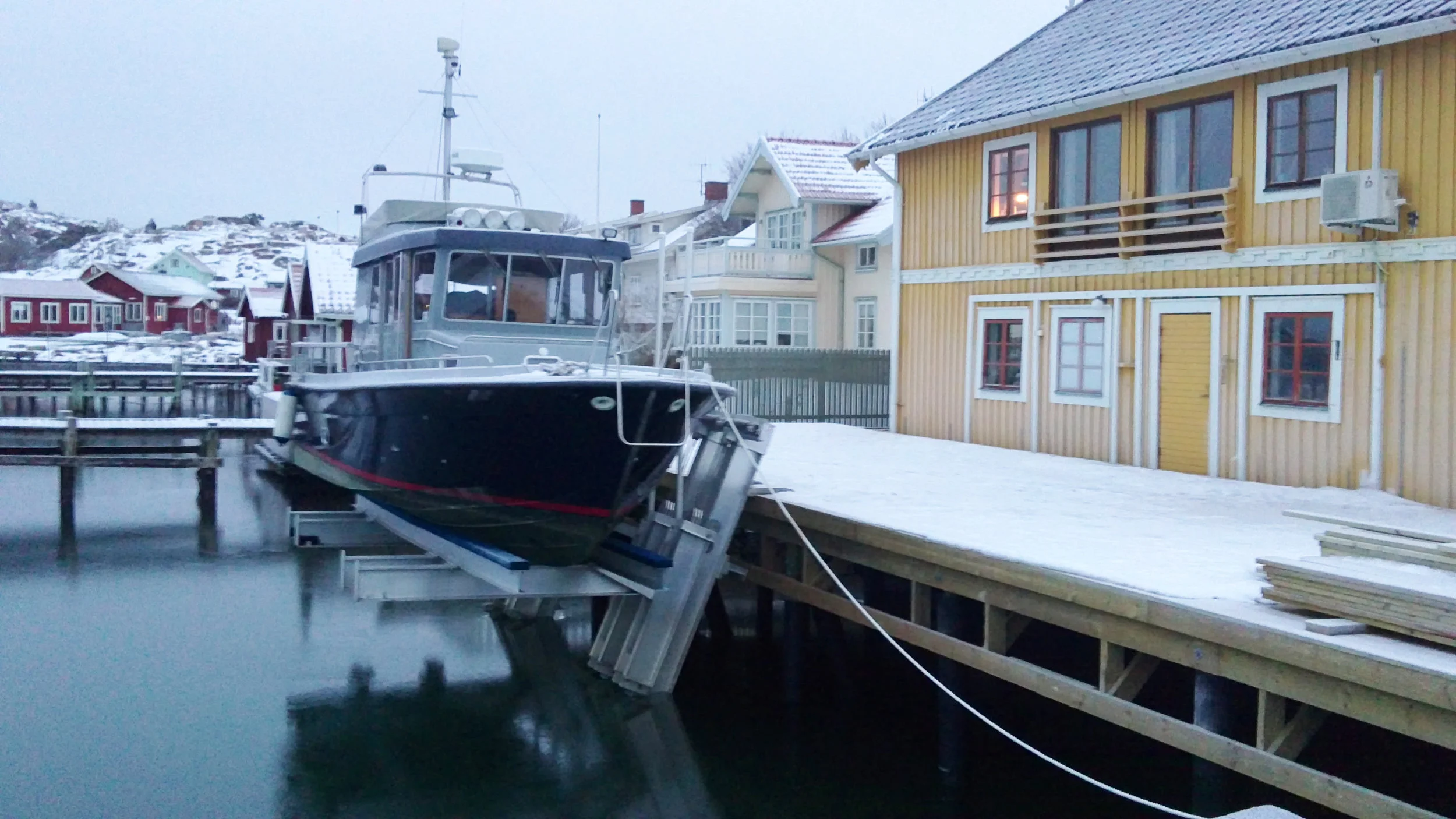 boat lift, boathouse lift, bootlift, boot lift, boatlifting systems, bootslift, schiffshebewerk, bådehus lift, båd elevatorer, båd lift, elevador marítimo, boatlift, elevador de barcos