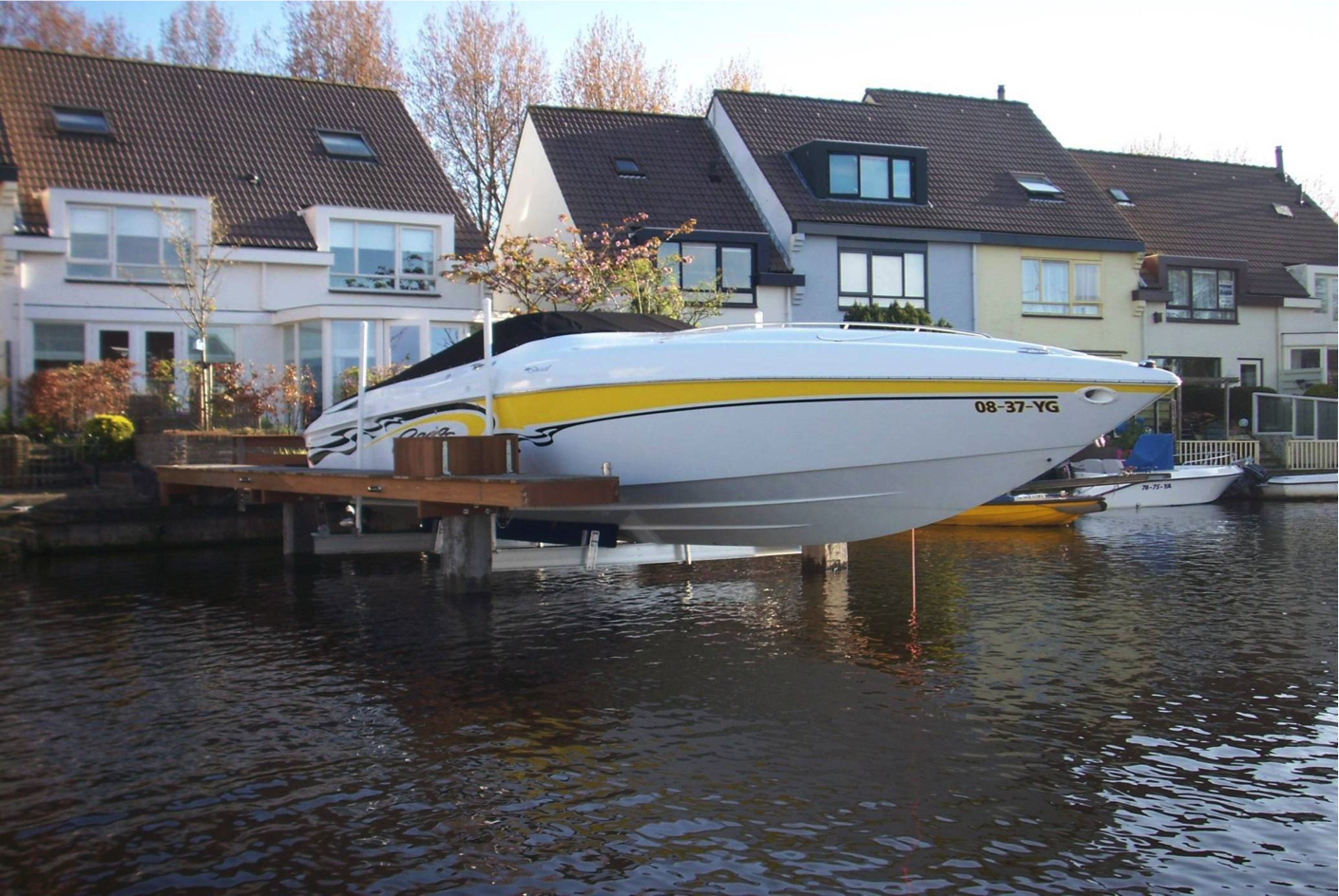 boat lift, boathouse lift, bootlift, boot lift, boatlifting systems, 4-post, bootslift, schiffshebewerk, bådehus lift, båd elevatorer, båd lift, elevador marítimo, boatlift, elevador de barcos