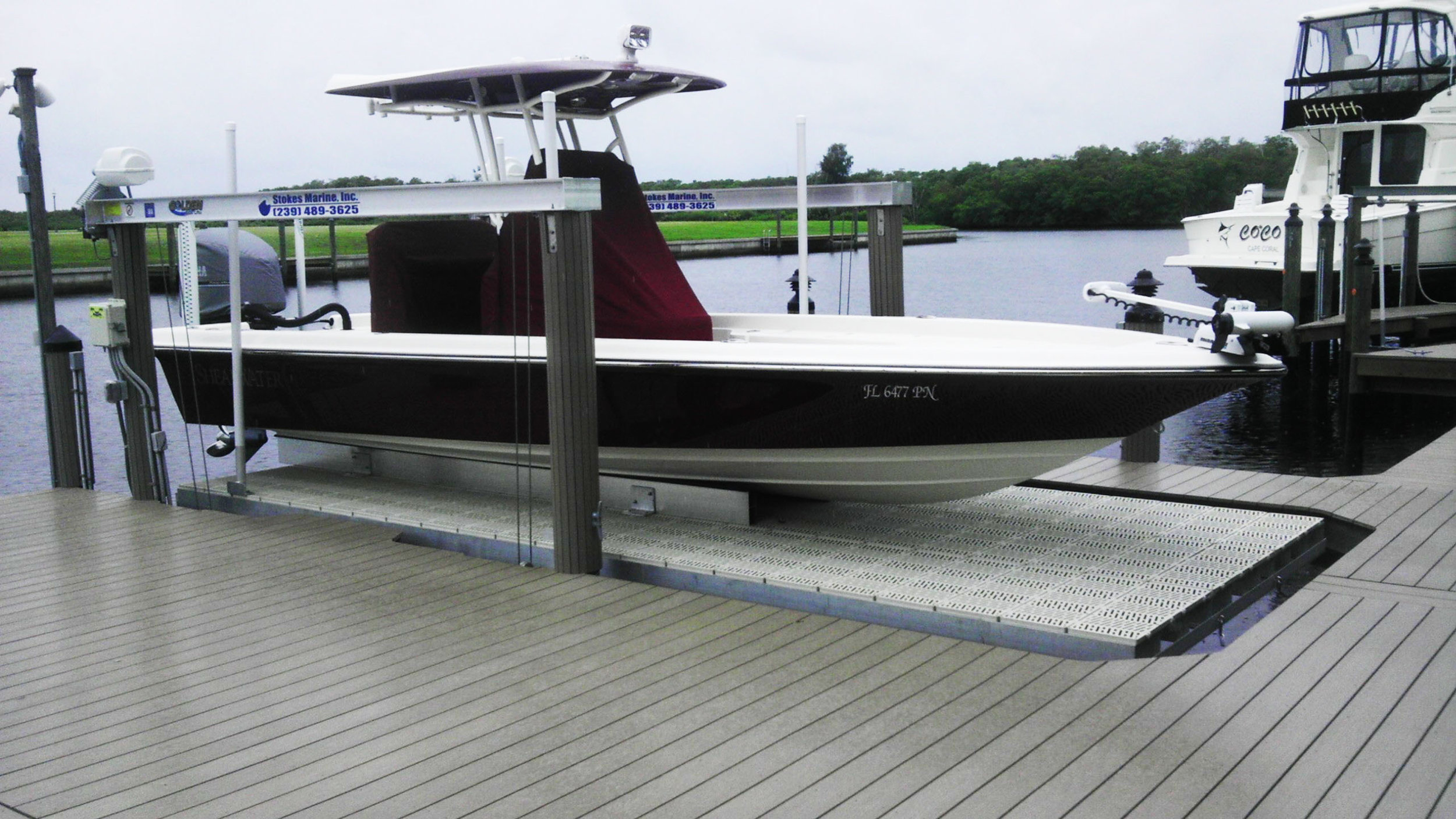 boat lift, boathouse lift, bootlift, boot lift, boatlifting systems, 4-post, bootslift, schiffshebewerk, bådehus lift, båd elevatorer, båd lift, elevador marítimo, boatlift, elevador de barcos