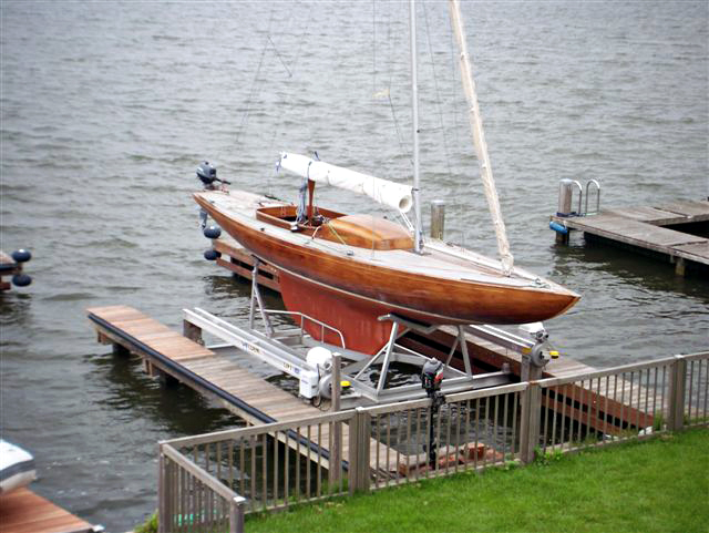 boat lift, boathouse lift, bootlift, boot lift, boatlifting systems, 4-post, bootslift, schiffshebewerk, bådehus lift, båd elevatorer, båd lift, elevador marítimo, boatlift, elevador de barcos