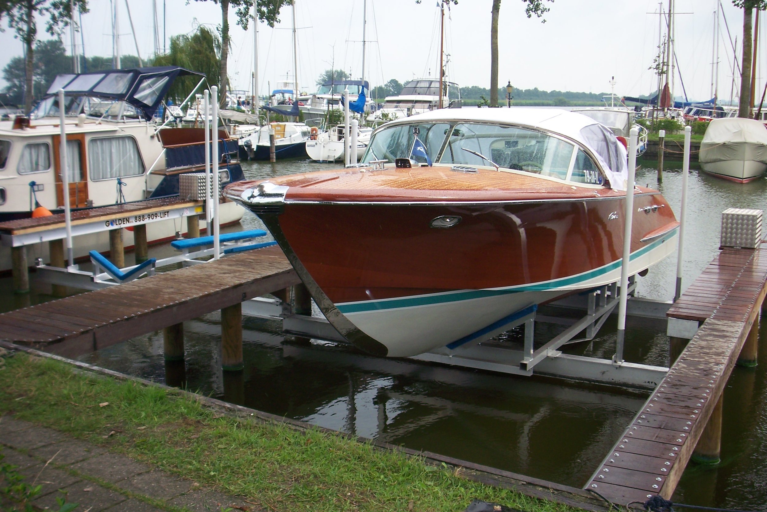 boat lift, boathouse lift, bootlift, boot lift, boatlifting systems, 4-post, bootslift, schiffshebewerk, bådehus lift, båd elevatorer, båd lift, elevador marítimo, boatlift, elevador de barcos