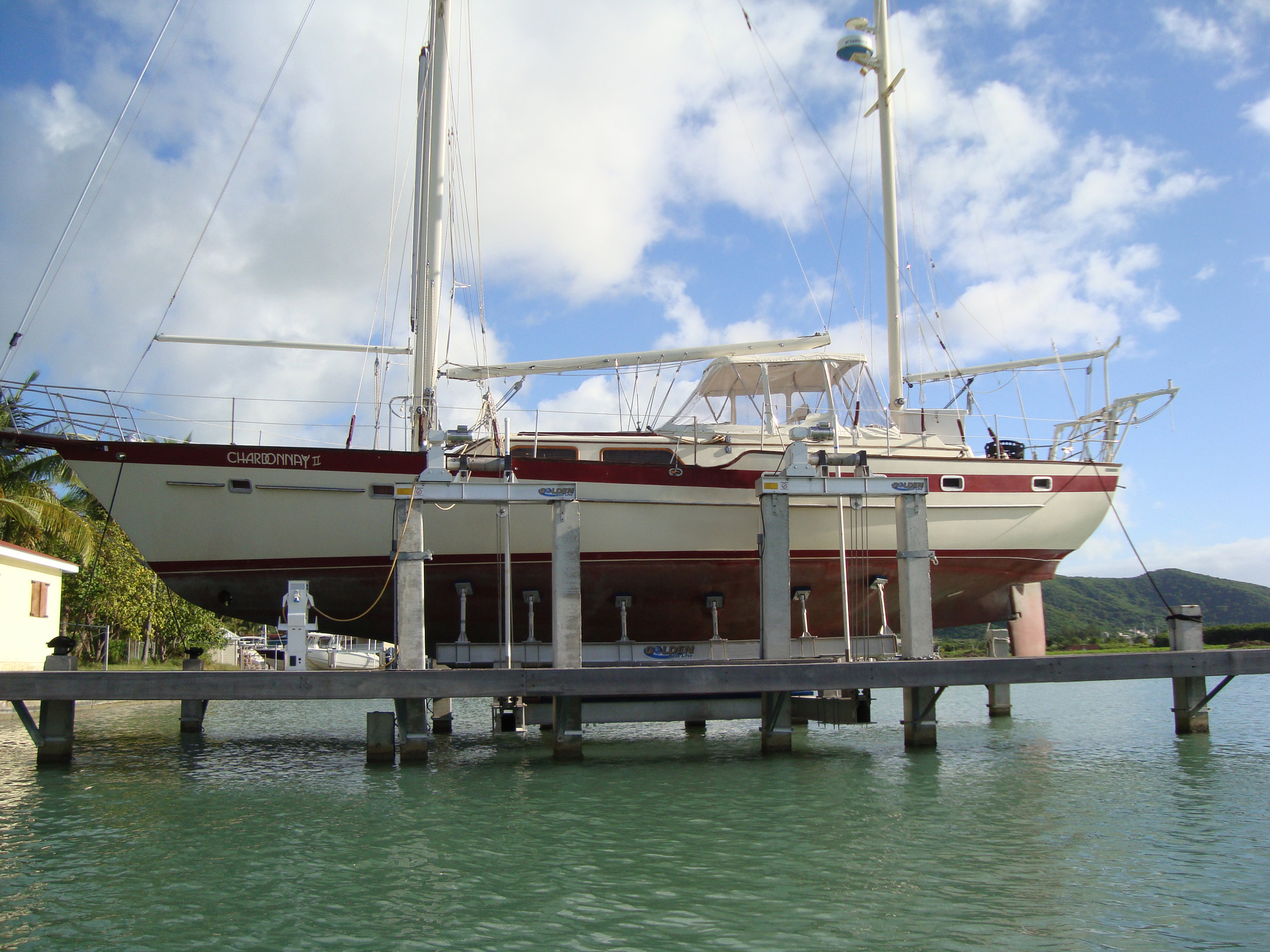 boat lift, boathouse lift, bootlift, boot lift, boatlifting systems, 4-post, bootslift, schiffshebewerk, bådehus lift, båd elevatorer, båd lift, elevador marítimo, boatlift, elevador de barcos