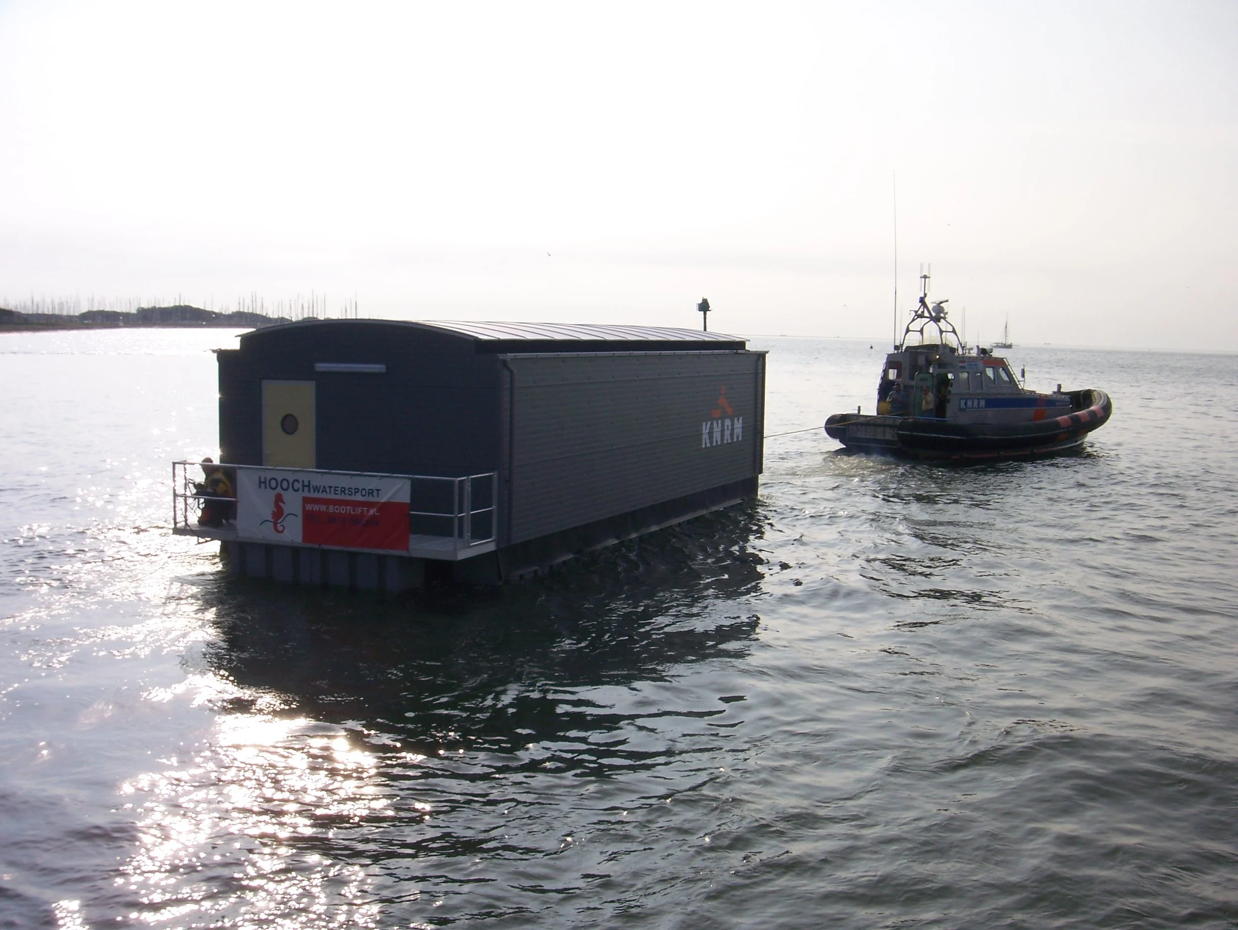 Boothuis, Drijvende boothuis, schwimmende bootslift, drijvende bootlift, floating boatlift, bootlift, boathouse, boatlifting systems, boothuis, schiffshebewerk,