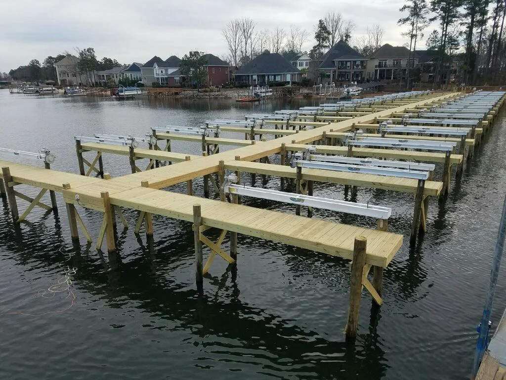 Marina, boat lift, boathouse lift, bootlift, boot lift, boatlifting systems, bootslift, schiffshebewerk, bådehus lift, båd elevatorer, båd lift, elevador marítimo, boatlift, elevador de barcos