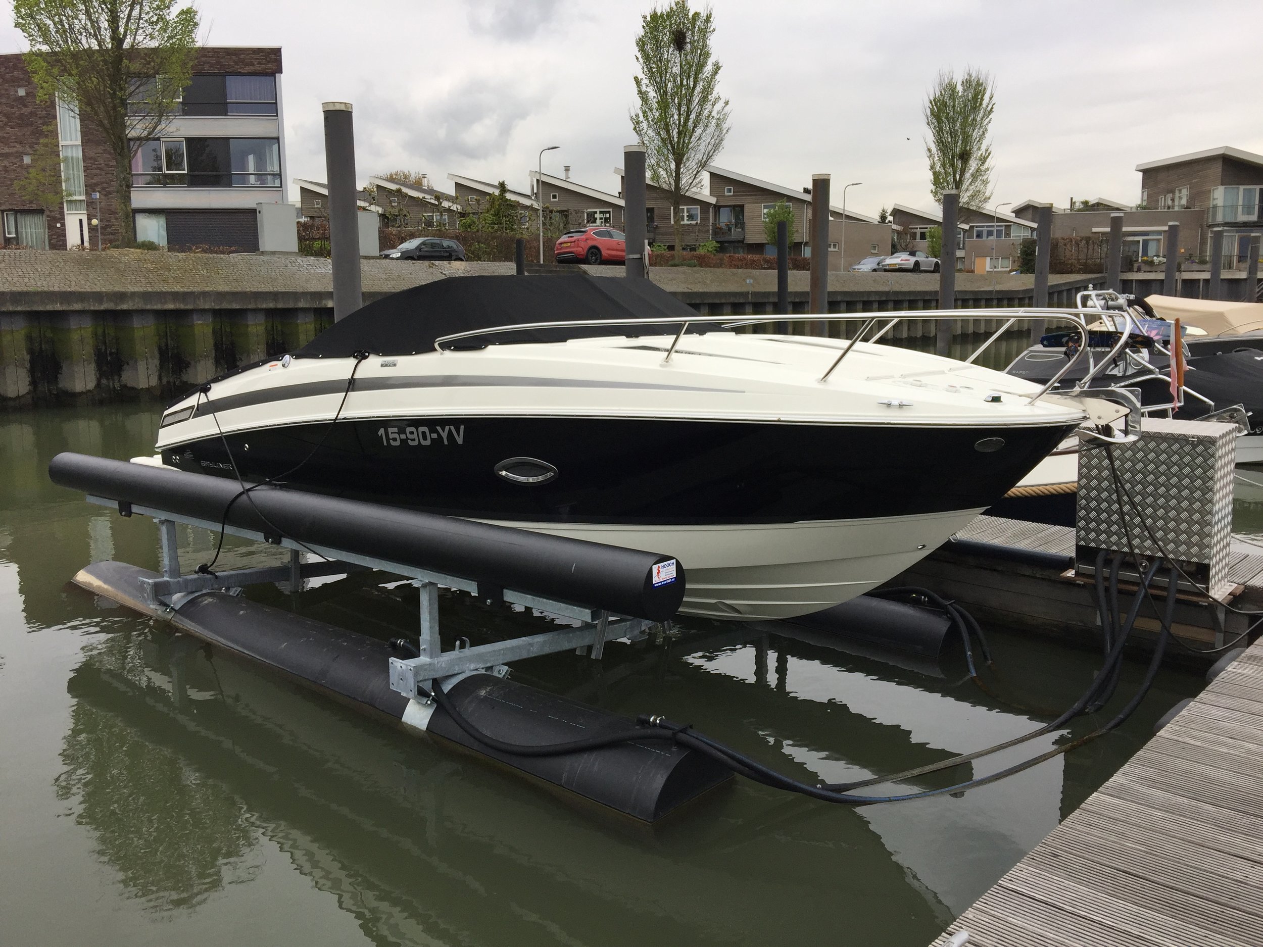 Boatlift, Drijvende boatlift, schwimmende bootslift, drijvende bootlift, floating boatlift, bootlift, boot lift, boatlifting systems, bootslift, schiffshebewerk,