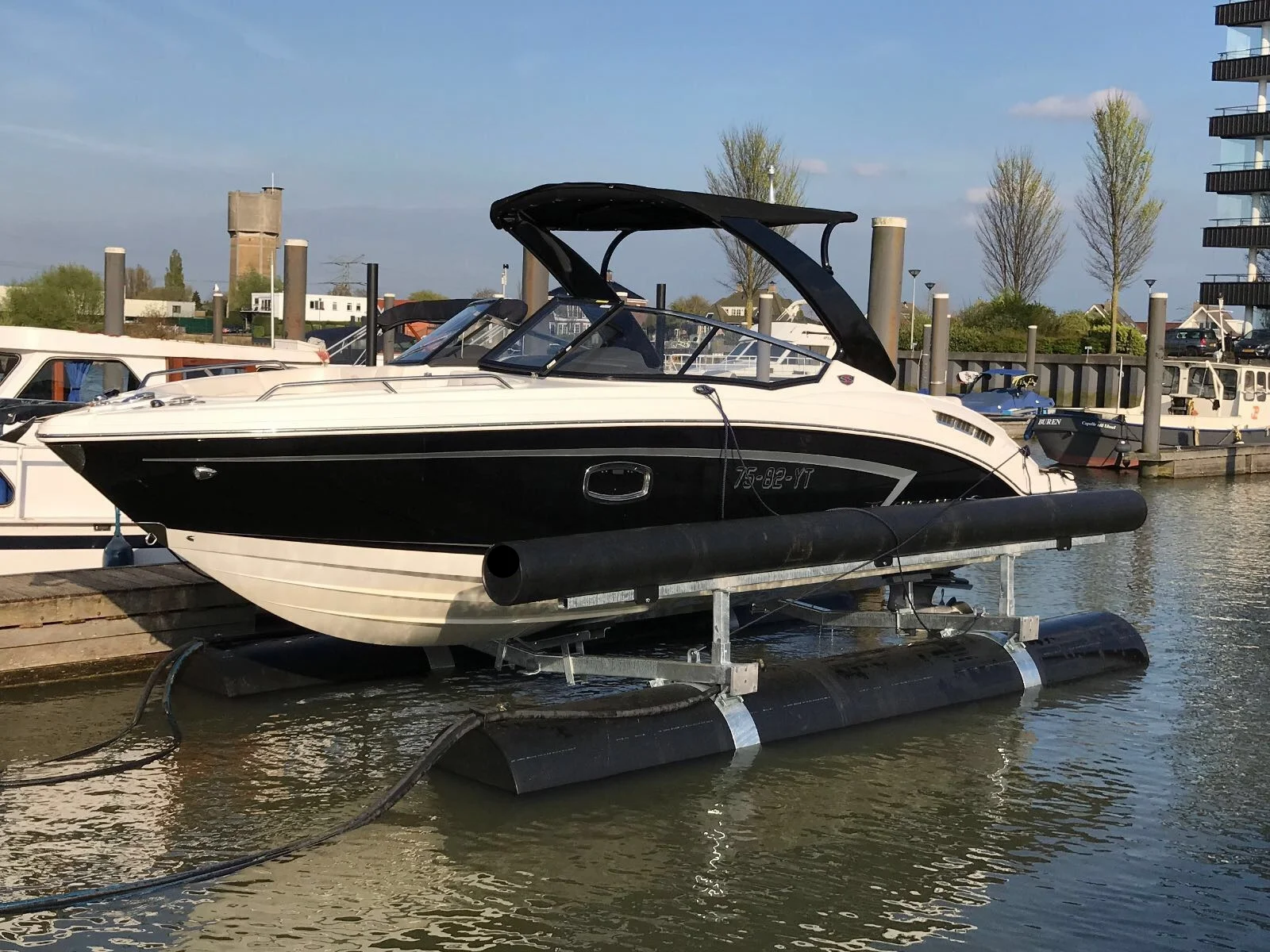 Boatlift, Drijvende boatlift, schwimmende bootslift, drijvende bootlift, floating boatlift, bootlift, boot lift, boatlifting systems, bootslift, schiffshebewerk,