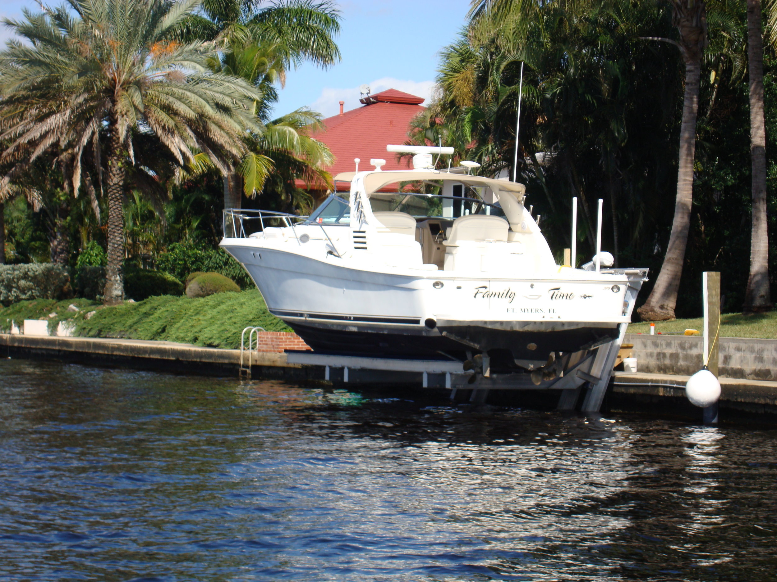 Boatlift Gallery — ALL BLUE B.V. Boatlift systems